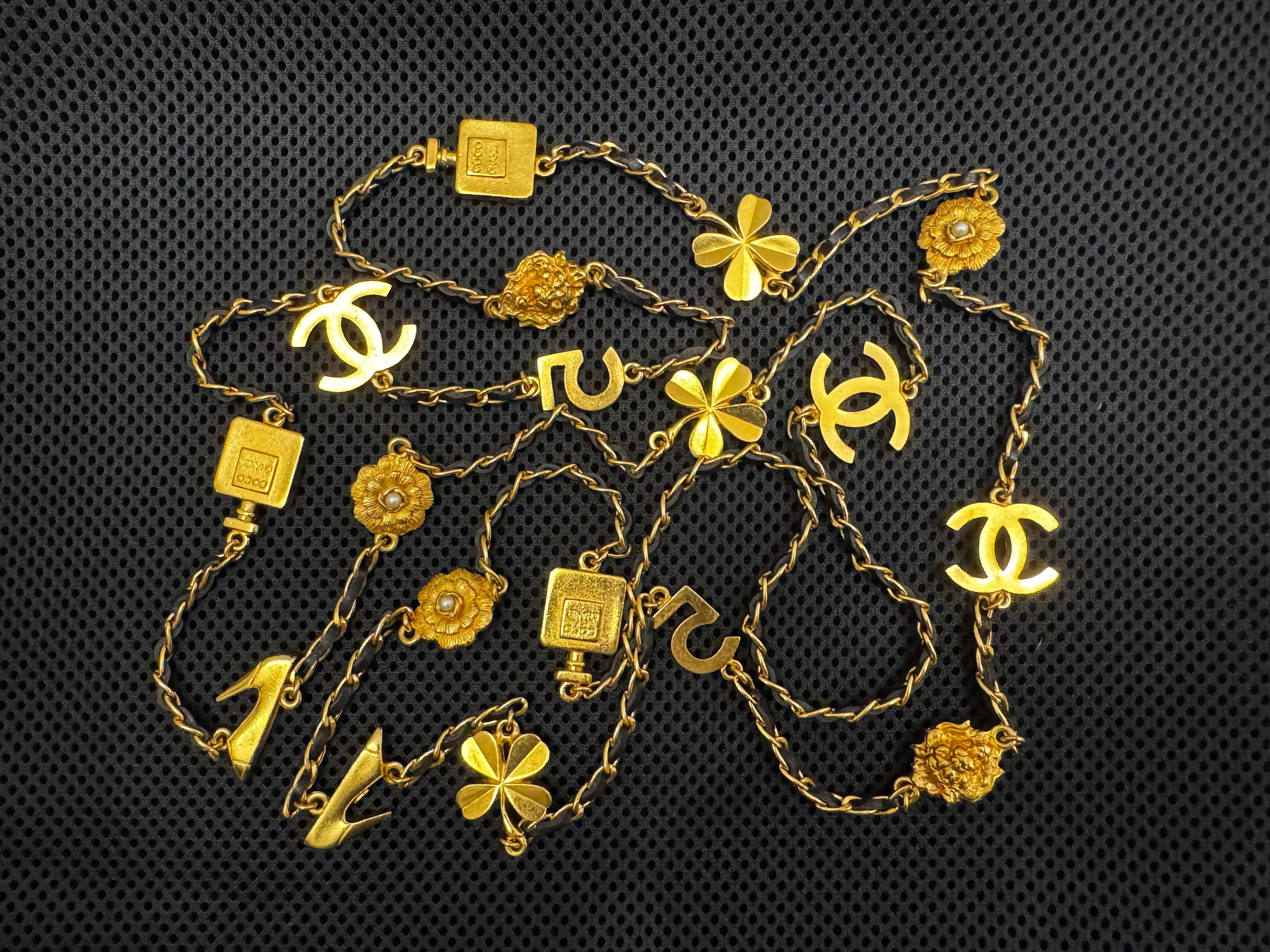 Vintage anni '90 Chanel Collana a catena lunga CC No.5 Camellia Leone Trifoglio, tonalità oro in vendita 1