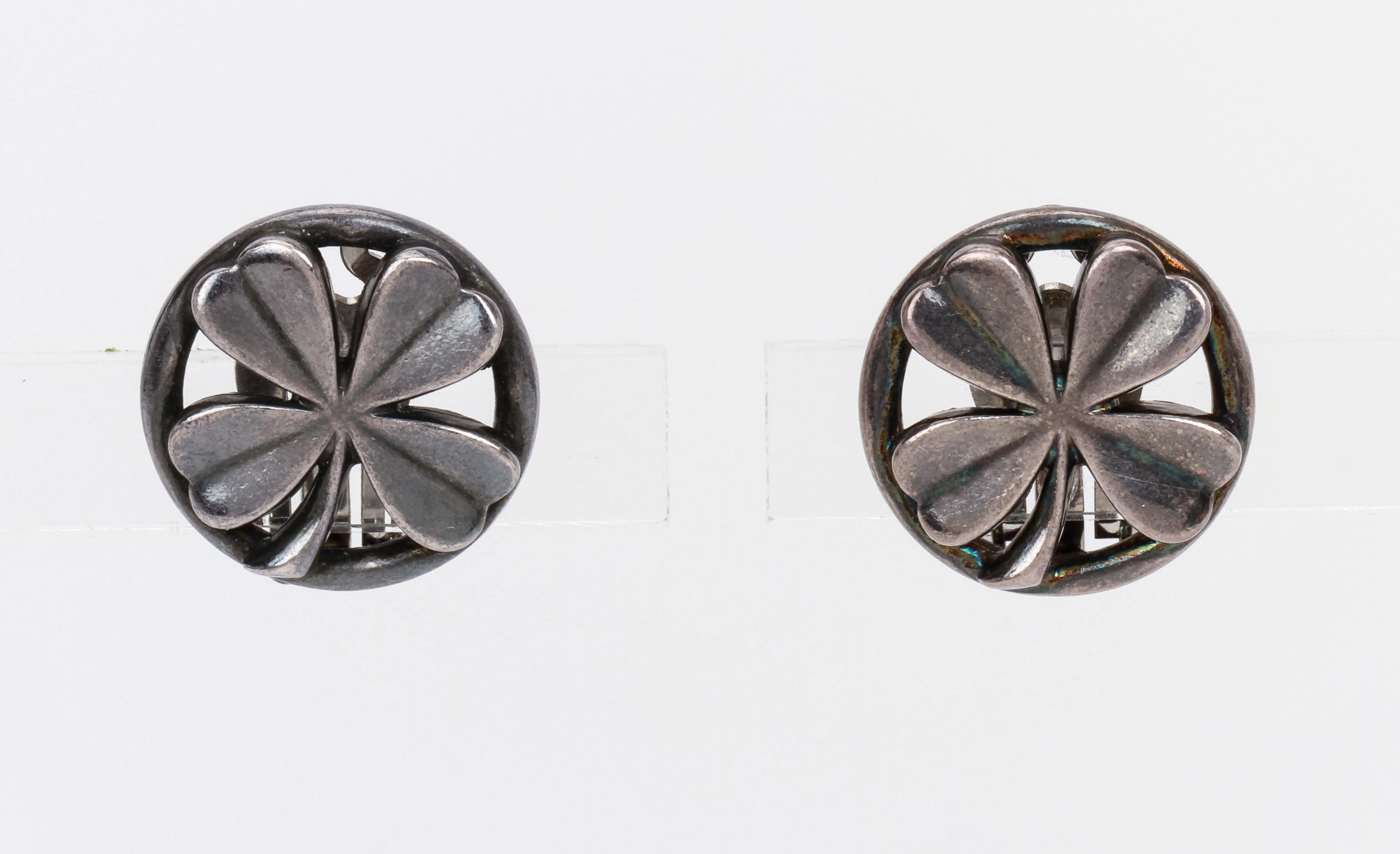 Chanel spring 96 gunmetal clover clip round earrings, D 3/4