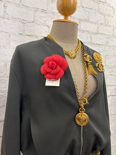 Broche Chanel vintage des années 1990 en lin, motif camélia, rouge orangé