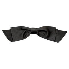 1990s Vintage CHANEL Broche Lazo Masivo Negro