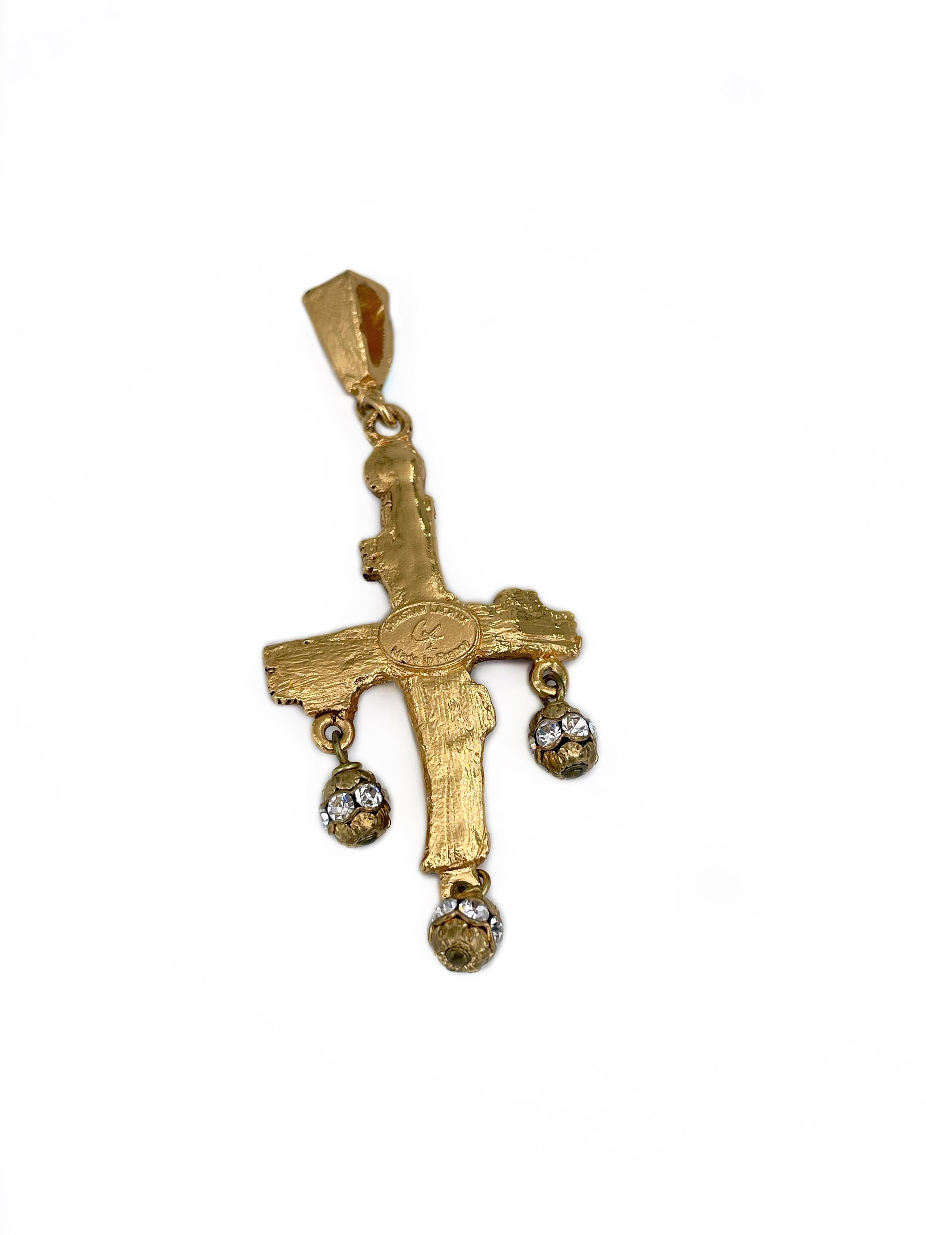 1990s Vintage Christian Lacroix Gold Tone Faux Coral Crystal Pearl Cross Pendant In Good Condition For Sale In Vilnius, LT