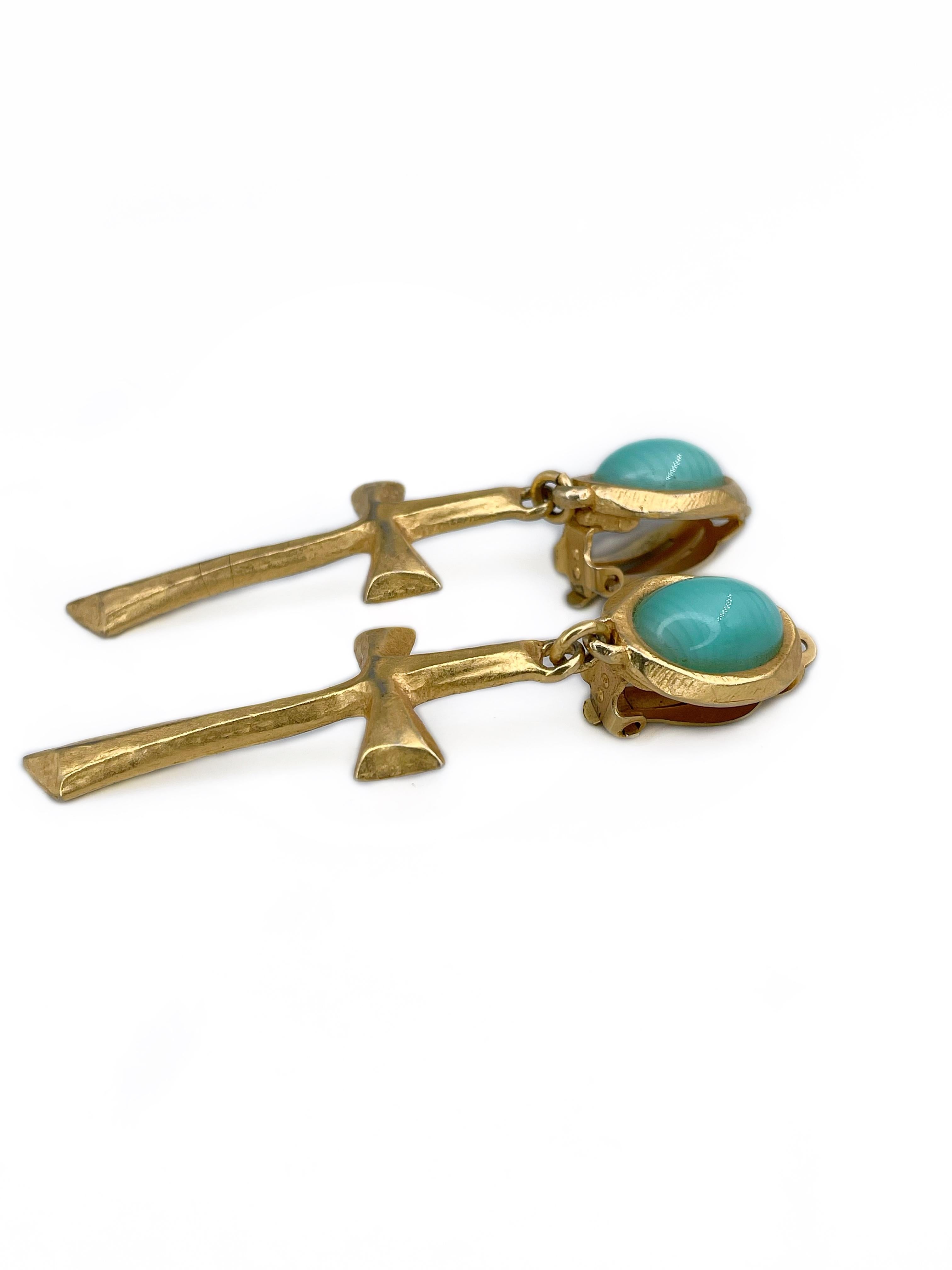 1990s Vintage Christian Lacroix Gold Tone Faux Turquoise Cross Clip On Earrings In Good Condition In Vilnius, Vilniaus apskr.