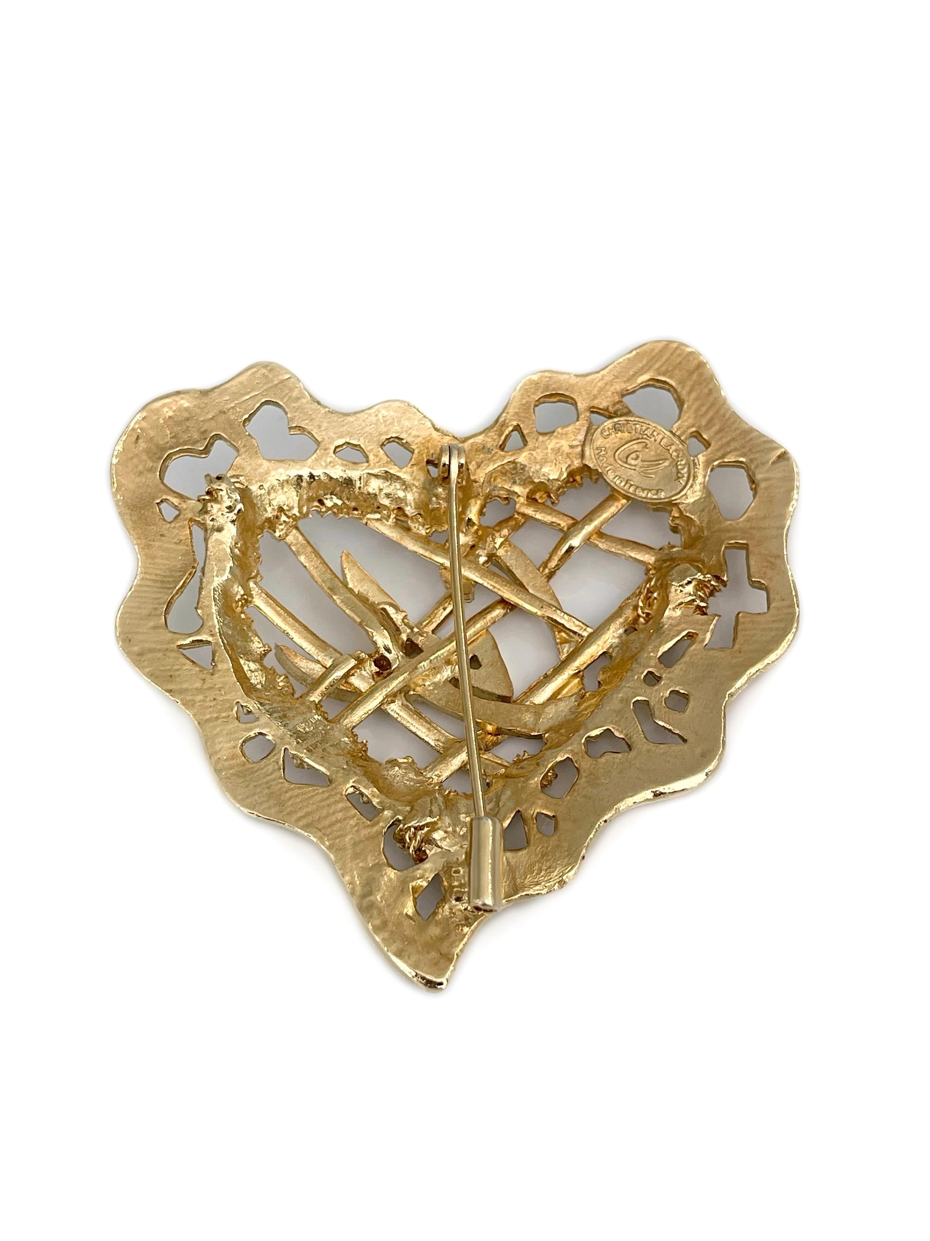 1990s Vintage Christian Lacroix Gold Tone Openwork Design CL Heart Pin Brooch In Good Condition For Sale In Vilnius, LT