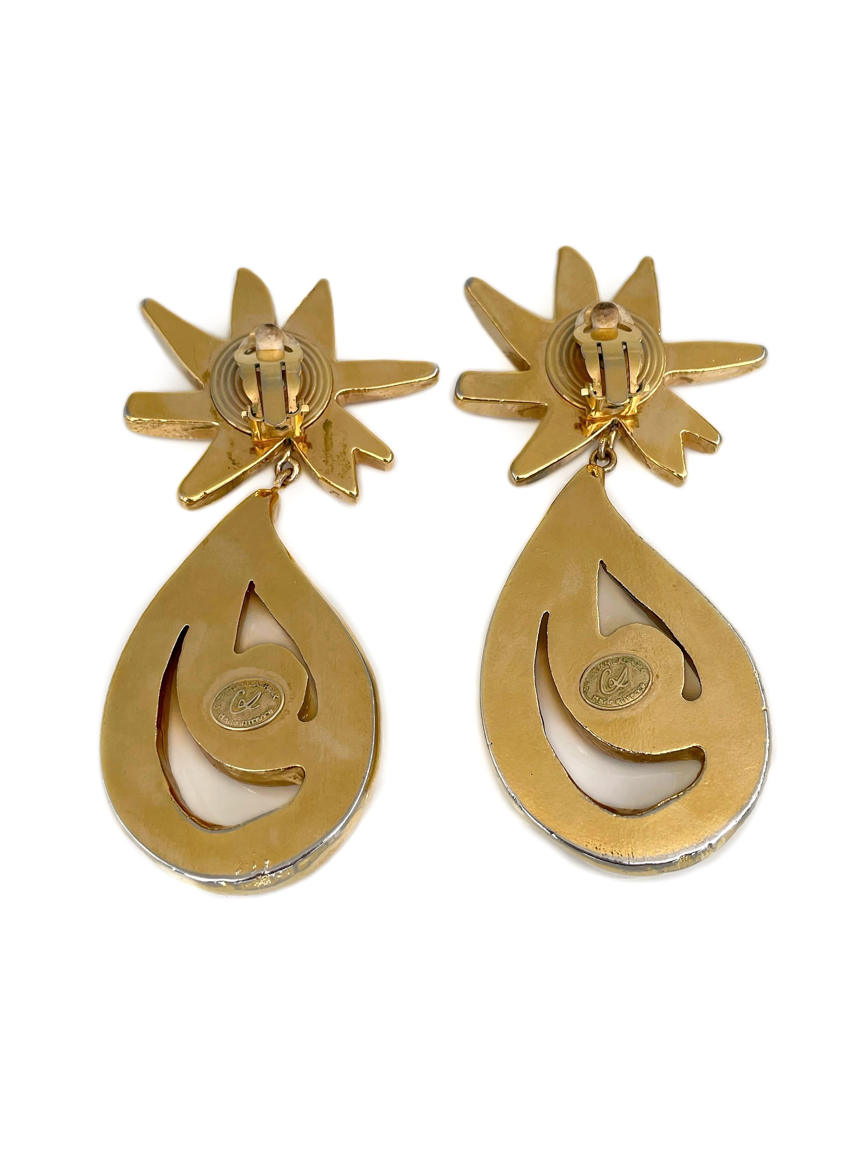 1990 Vintage Christian Lacroix Gold Tone Star Massive Dangle Clip On Earrings Pour femmes en vente