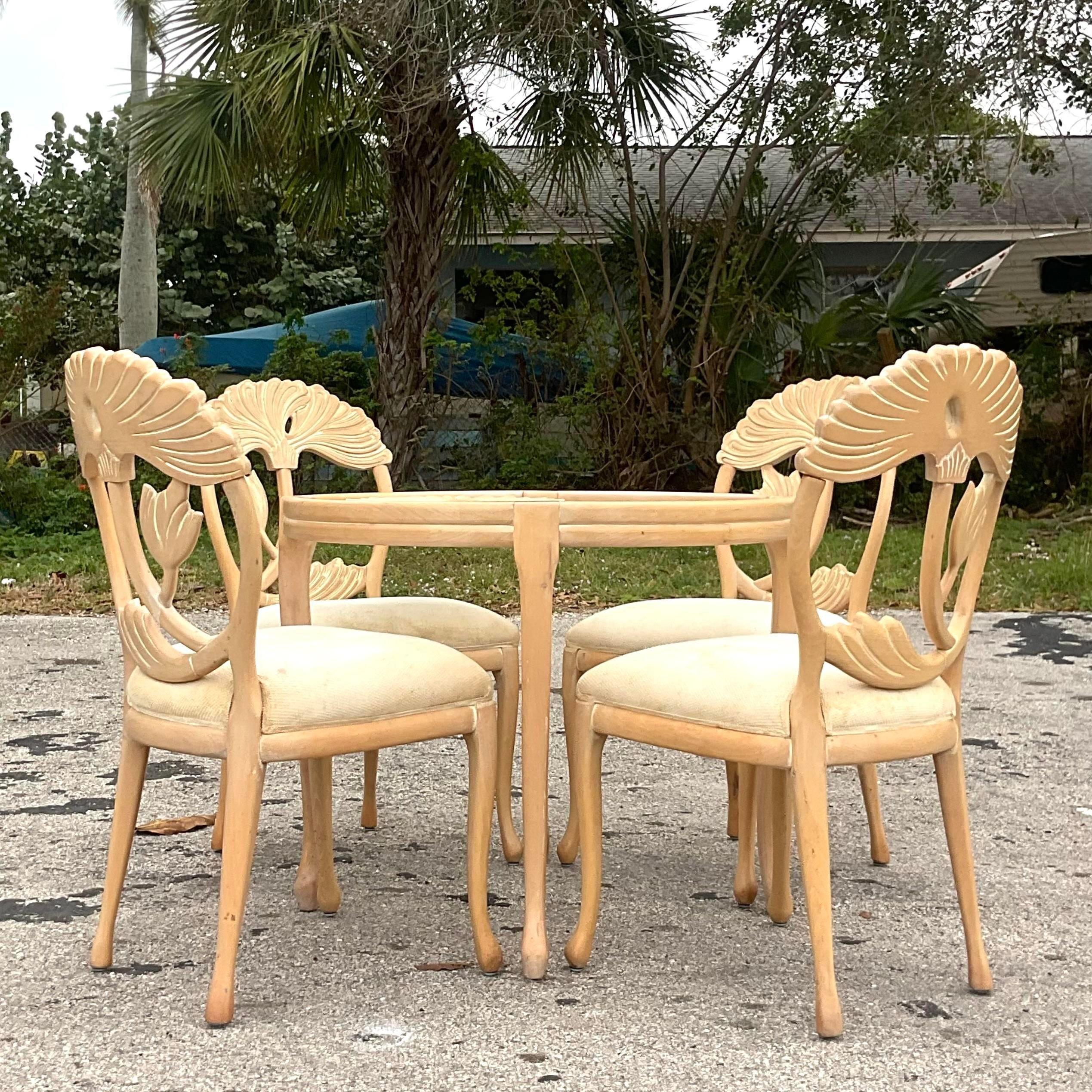 Américain Guéridon de table de salle à manger vintage Coastal Andre Originals sculpté Lily, années 1990 en vente