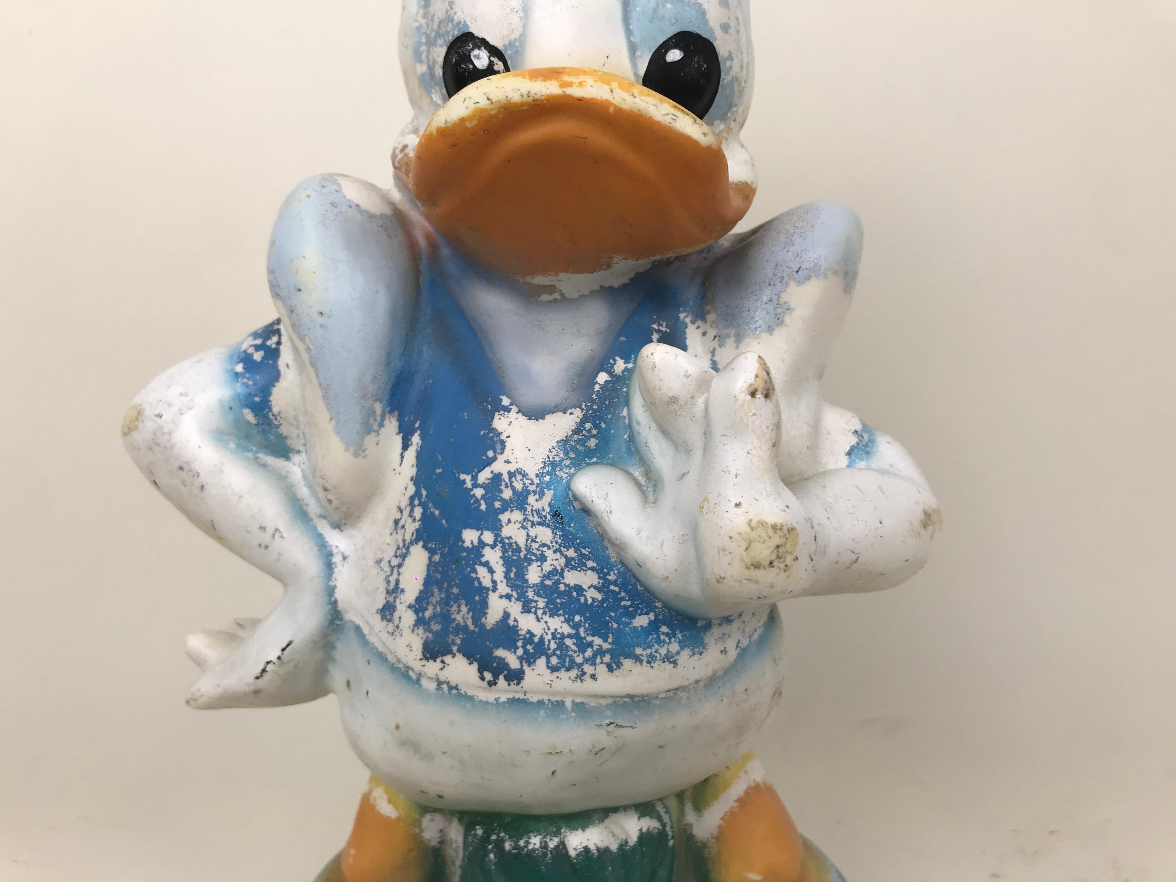 1990s Vintage Disney Daisy Duck Plastic Sculpture Made in Austria by Celloplast In Good Condition For Sale In Milan, IT