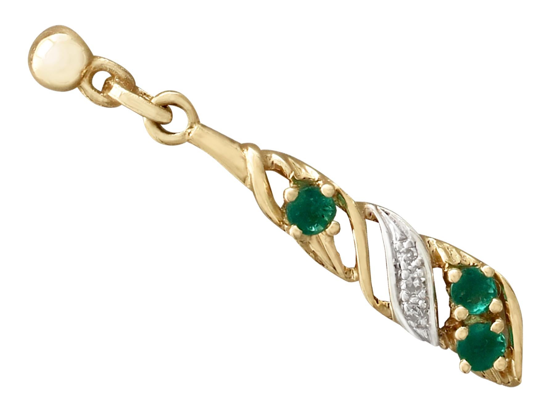 1990s Vintage Emerald and Diamond Yellow Gold Jewelry Suite 4