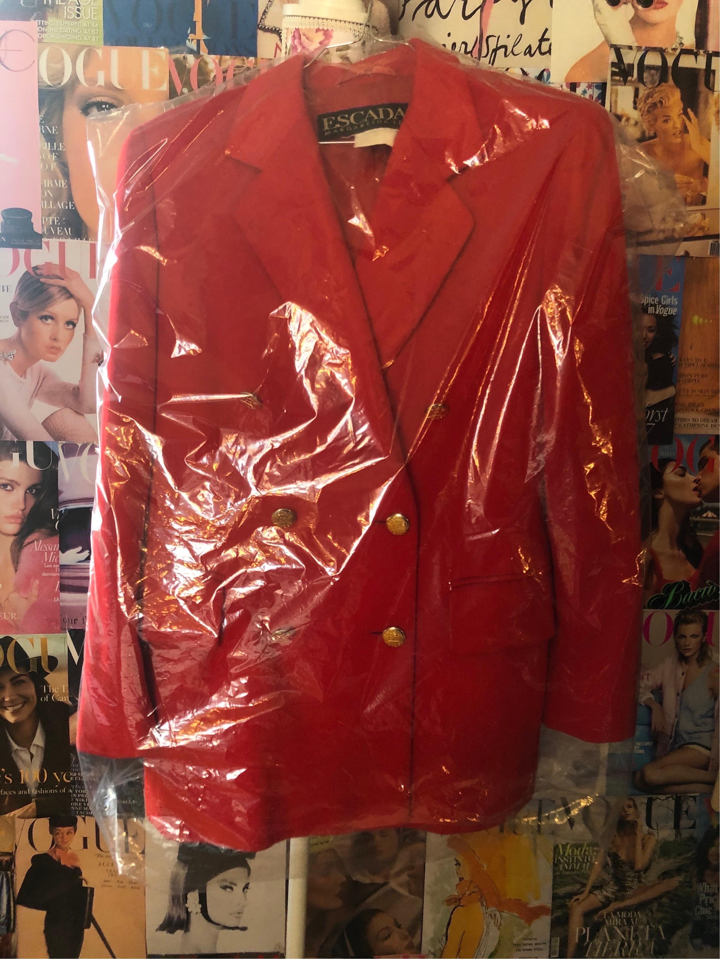 1990er Jahre Vintage Escada by Margaretha Ley roter Blazer im Zustand „Gut“ im Angebot in LAGNY-SUR-MARNE, FR