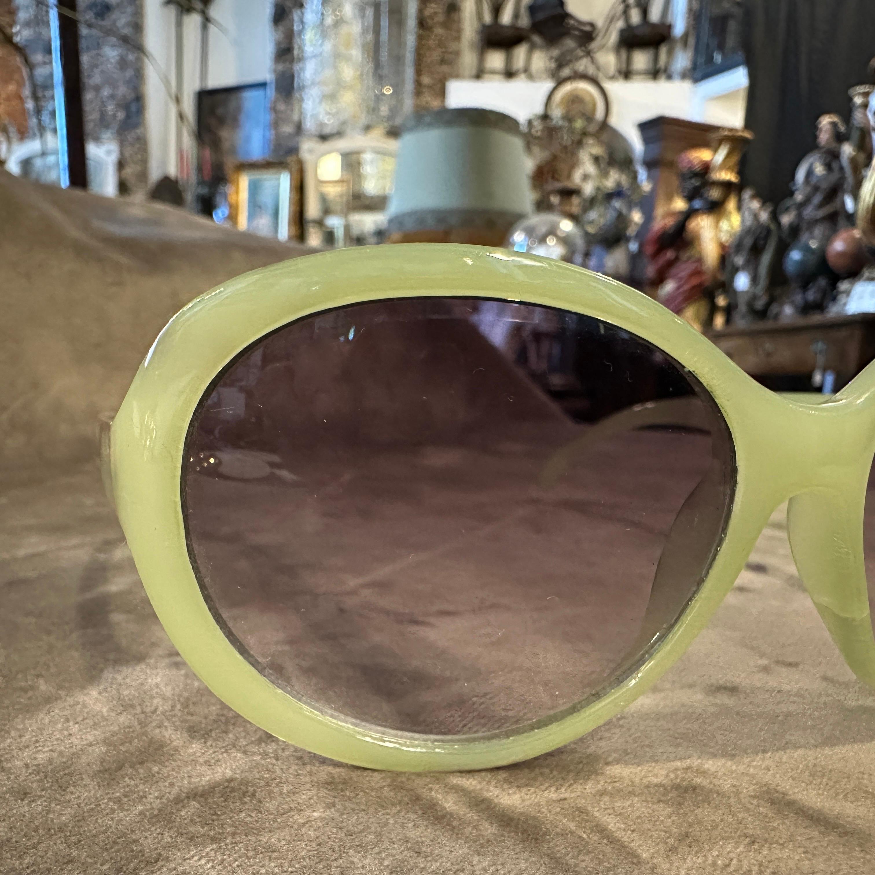 1990s Vintage Fake Green Marble Acetate Bon Bon Italian Sunglasses For Sale 2