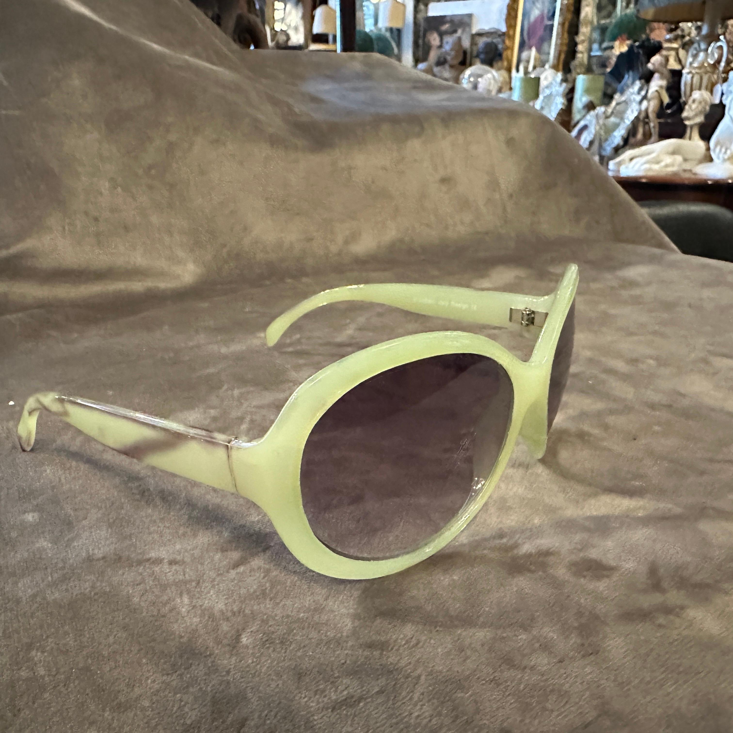 1990s Vintage Fake Green Marble Acetate Bon Bon Italian Sunglasses For Sale 4