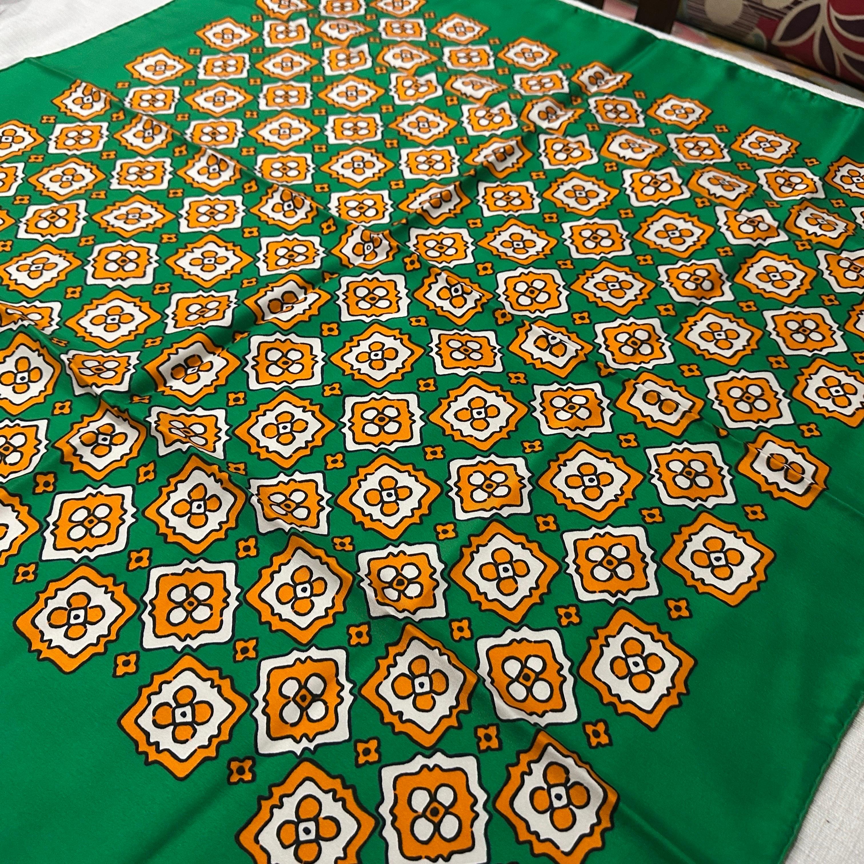 1990s Vintage Fashion Silk Carré Scarf by Yves Saint Laurent Excellent état - En vente à Aci Castello, IT