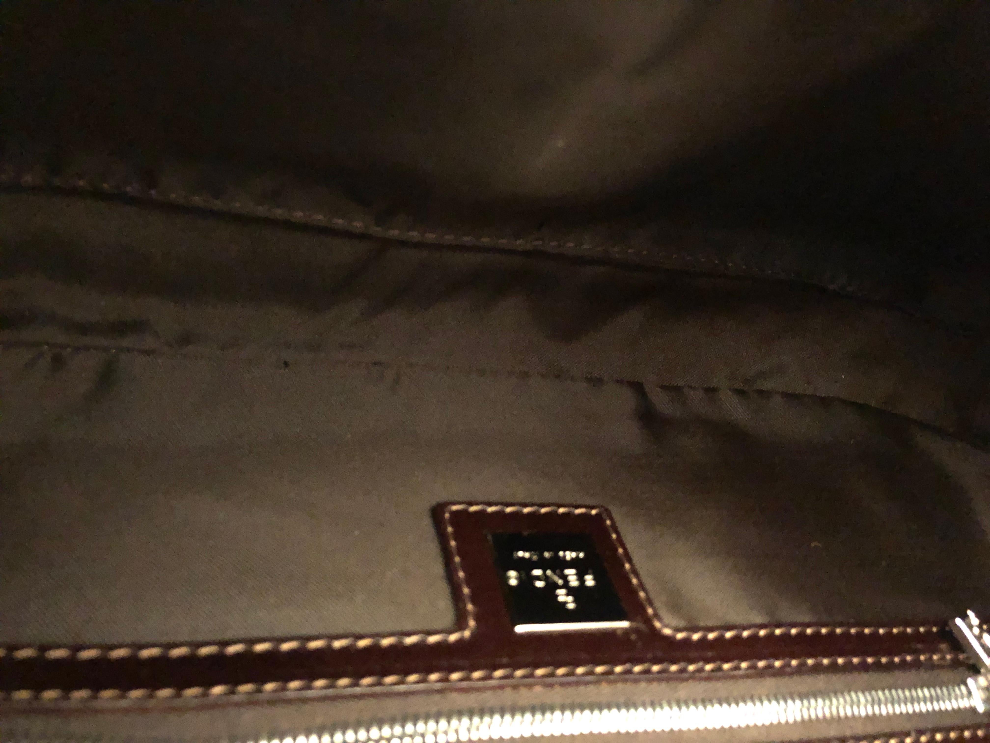 1990s Vintage FENDI Cow Leather Baguette Handbag Brown For Sale 6