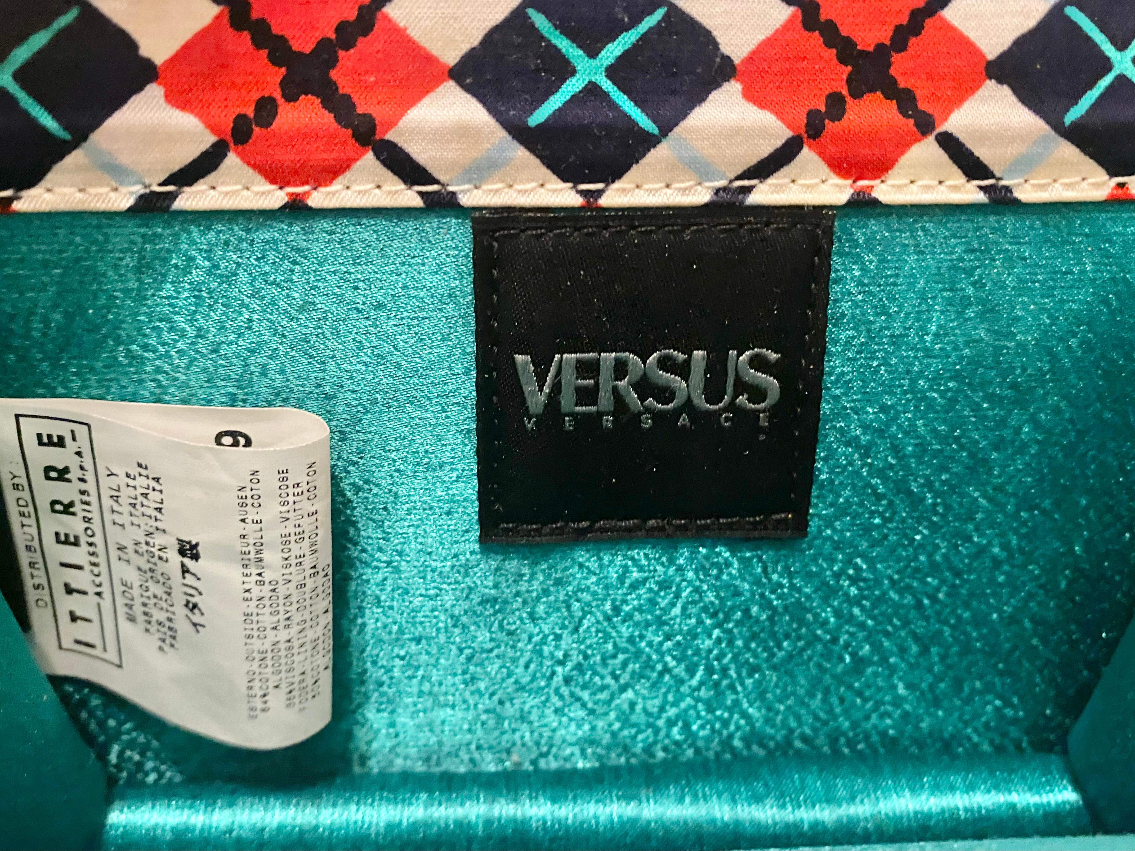 1990s Vintage Gianni Versace Versus Rhombus Druck Handtasche Metallic Griff im Angebot 1