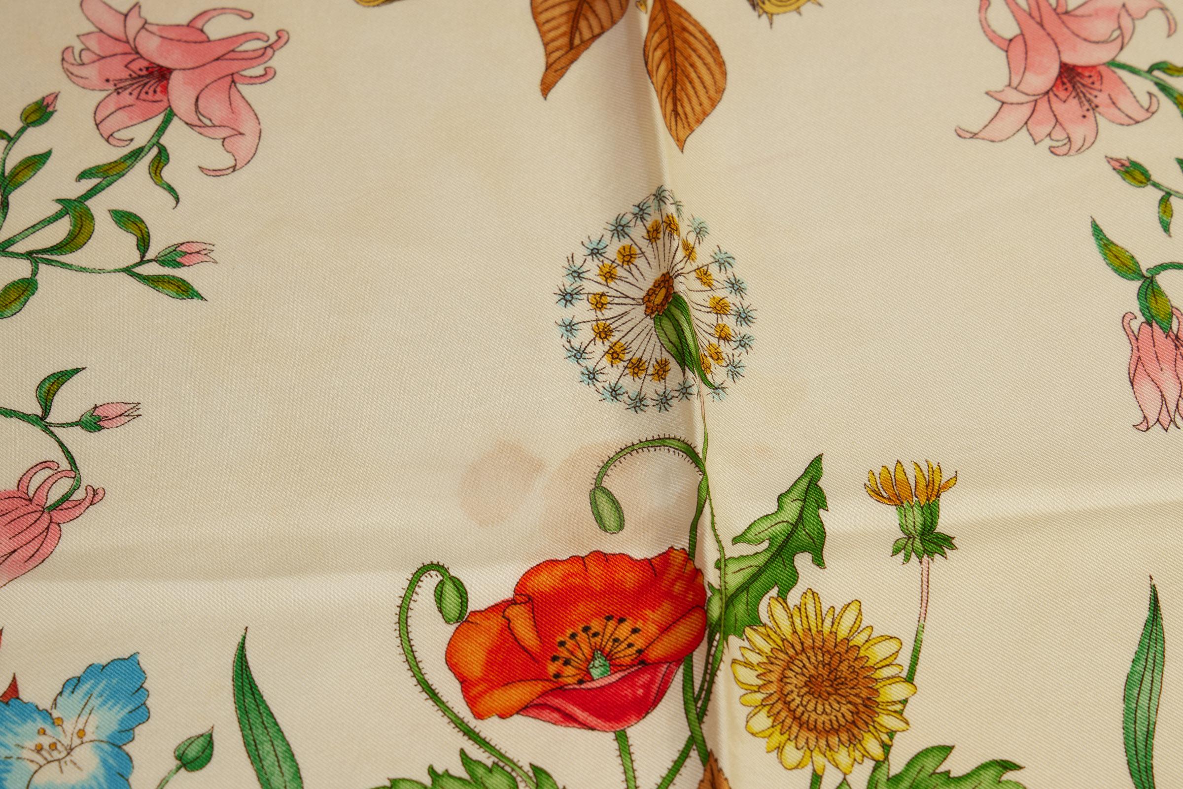 1990's Vintage Gucci Accornero Collectible Flower Scarf In Good Condition In West Hollywood, CA