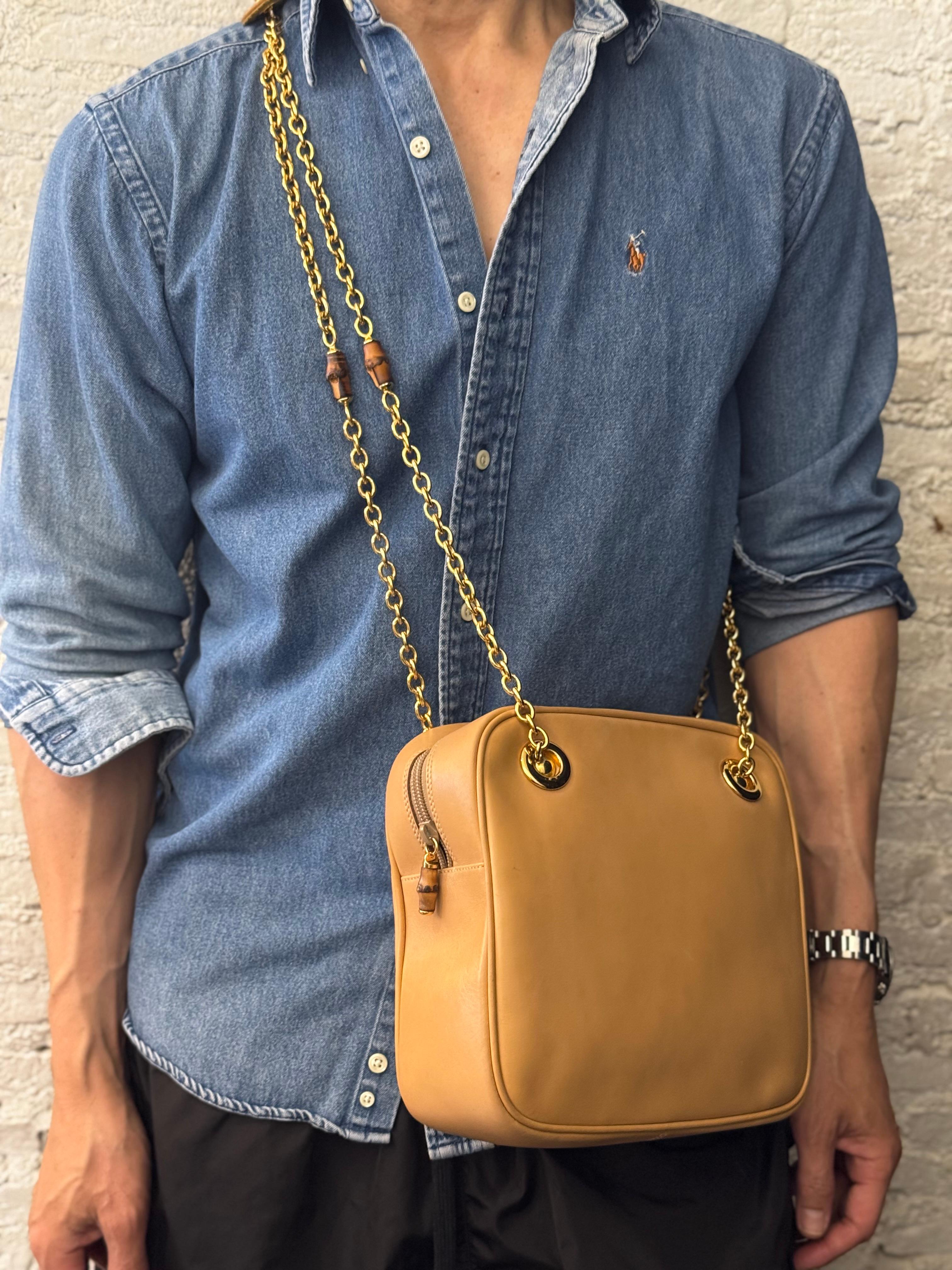 1990s Vintage GUCCI Bamboo Chain Crossbody Bag Calfskin Leather Beige For Sale 2