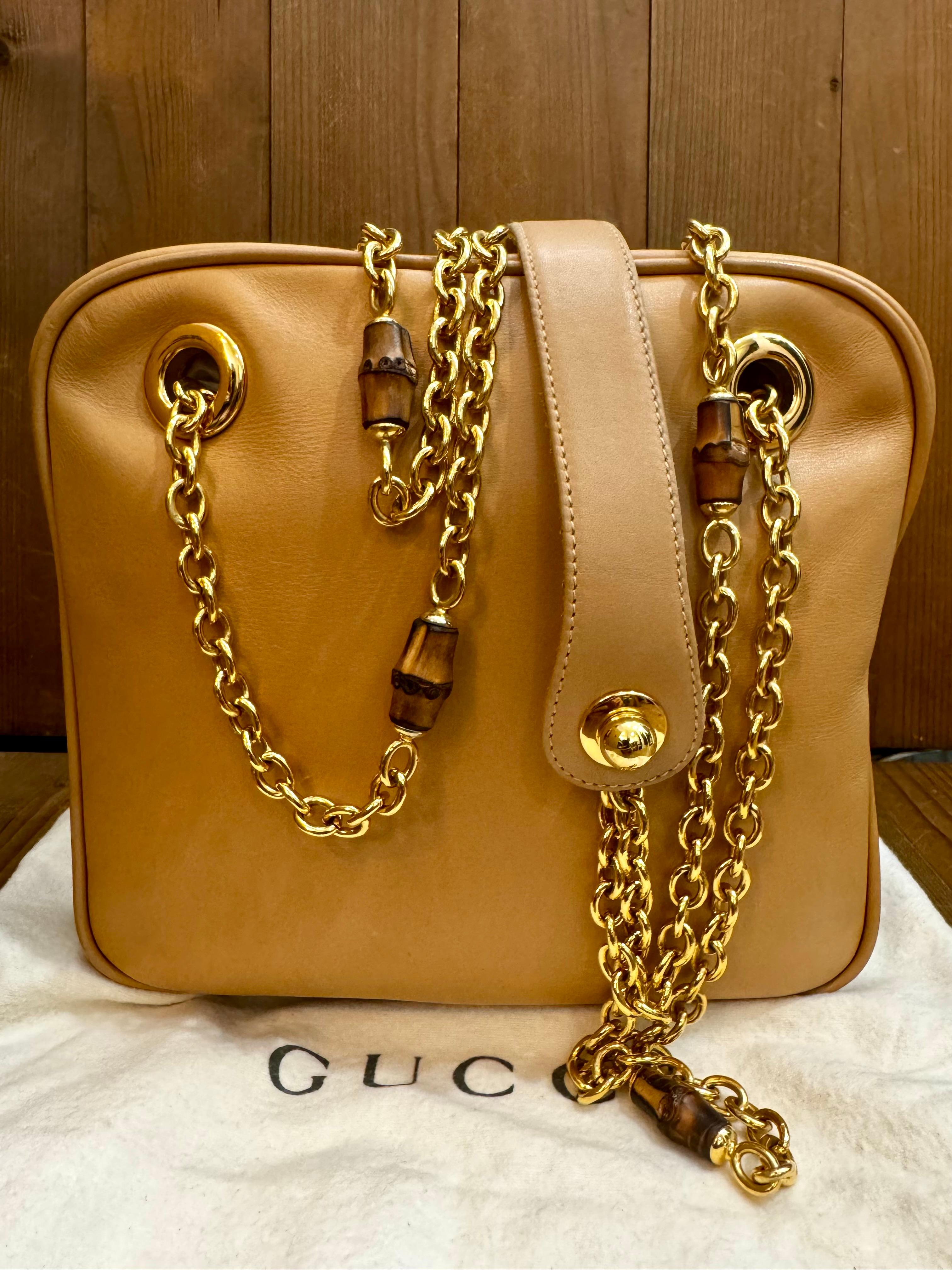 1990s Vintage GUCCI Bamboo Chain Crossbody Bag Calfskin Leather Beige For Sale 6