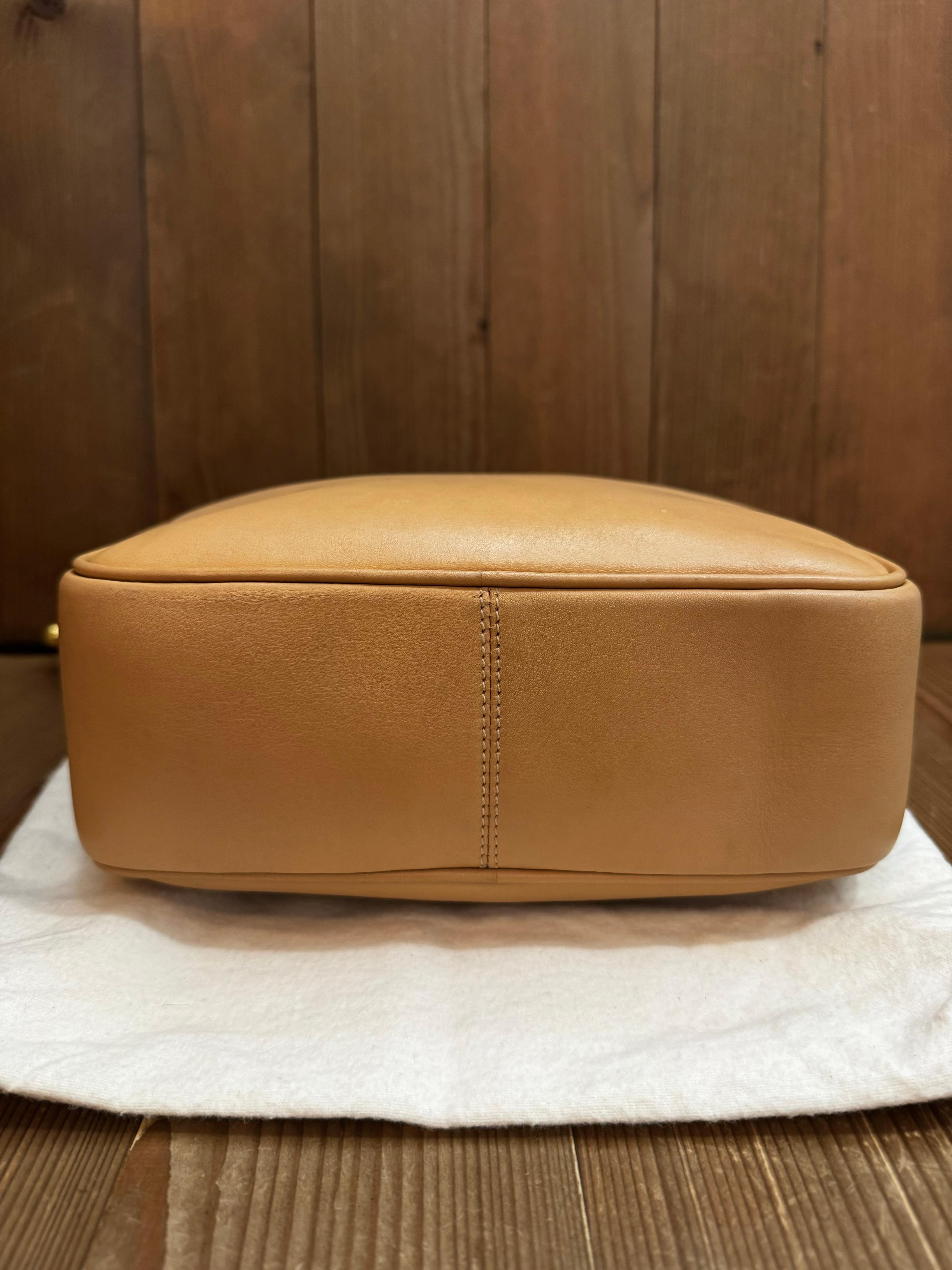 Women's 1990s Vintage GUCCI Bamboo Chain Crossbody Bag Calfskin Leather Beige For Sale