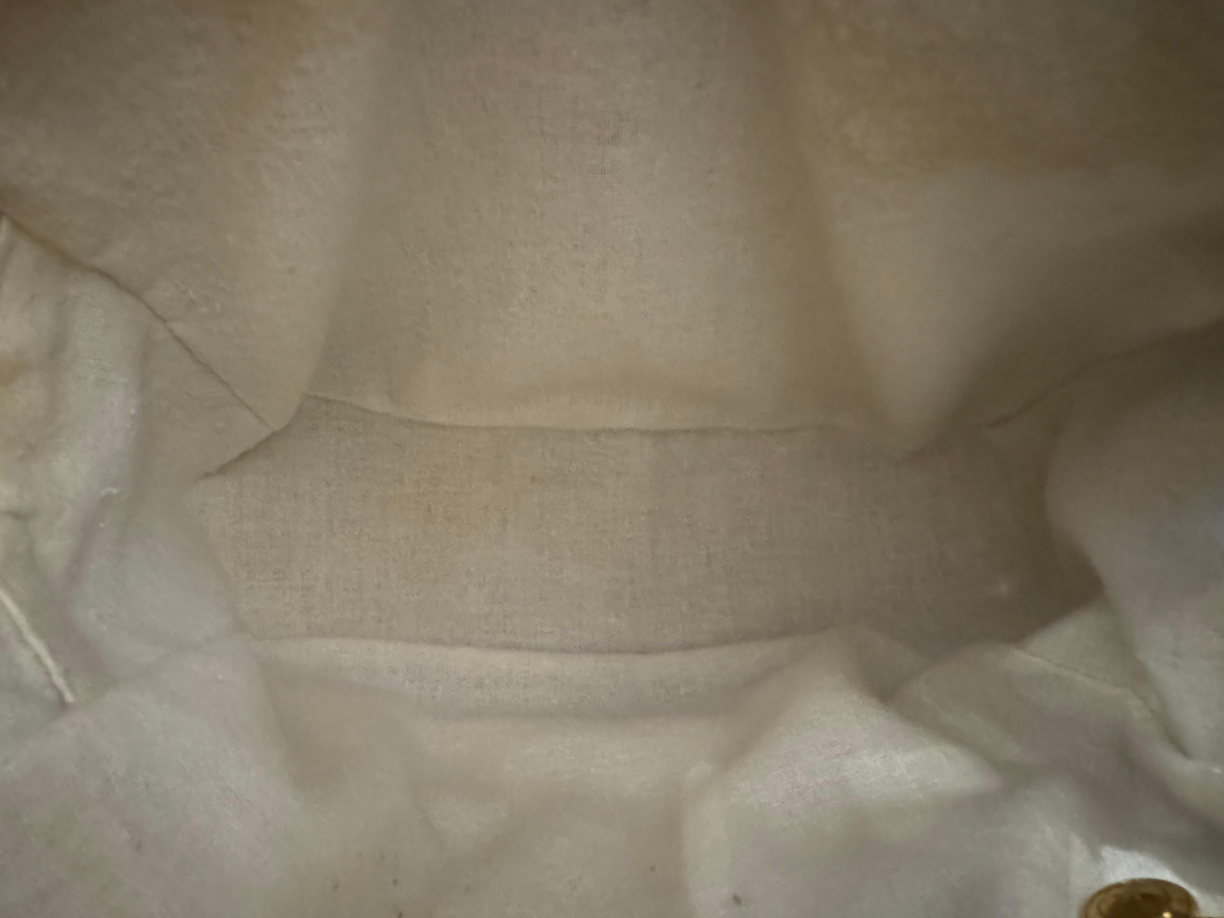 1990s Vintage GUCCI Bamboo Chain Crossbody Bag Calfskin Leather Beige For Sale 1