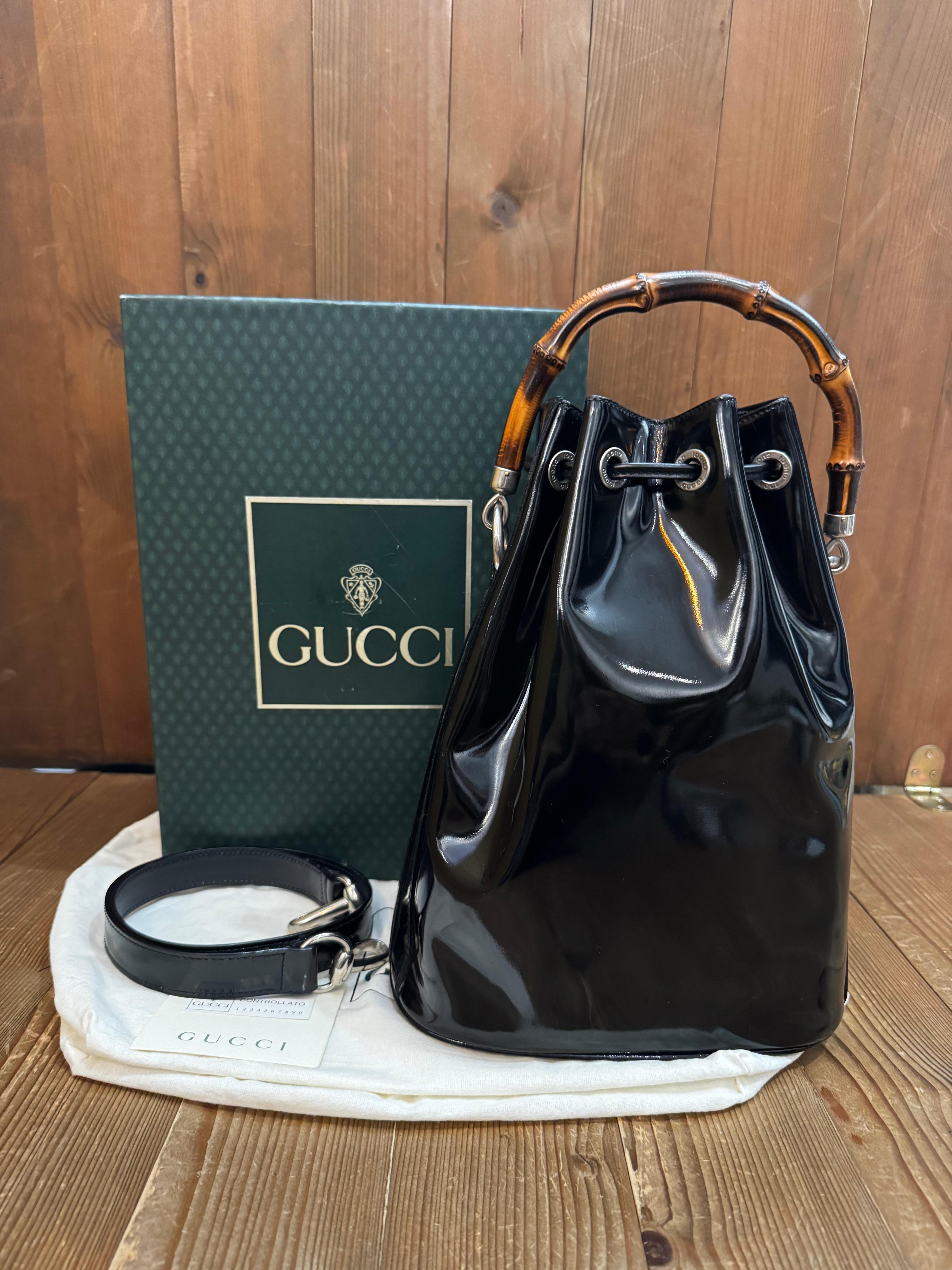 1990s Vintage GUCCI Bamboo Patent Leather Bucket Bag Black In Good Condition In Bangkok, TH