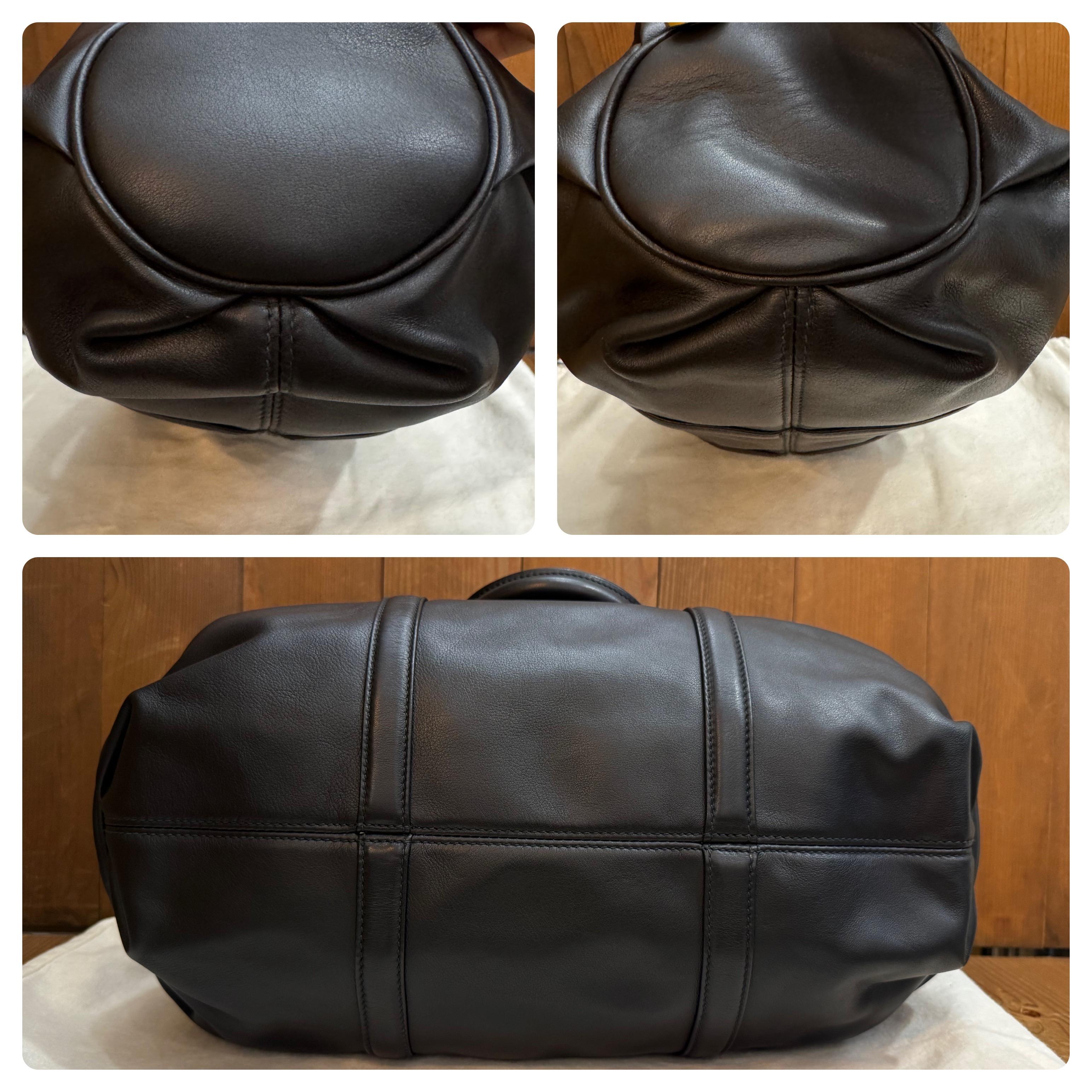 1990s Vintage GUCCI Calfskin Leather Boston Shoulder Bag Black Unisex For Sale 4