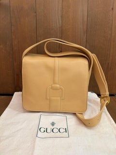 GUCCI Vintage-Kameratasche aus Kalbsleder mit Horsebit-Verschluss aus den 1990er Jahren, beige, Unisex, klein