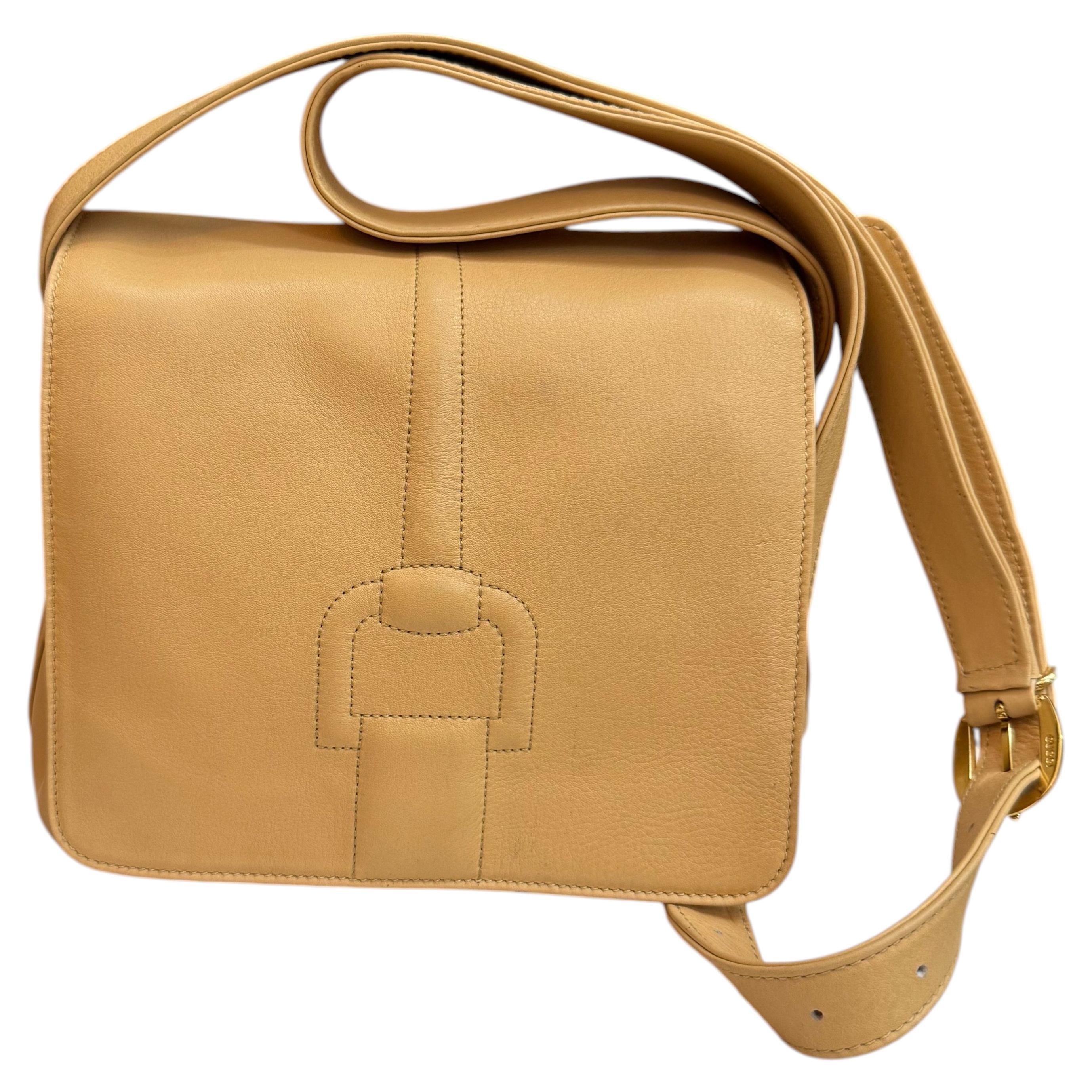 Borsa fotografica vintage GUCCI degli anni '90 in pelle di vitello con motivo "Horsebit", beige, unisex, piccola