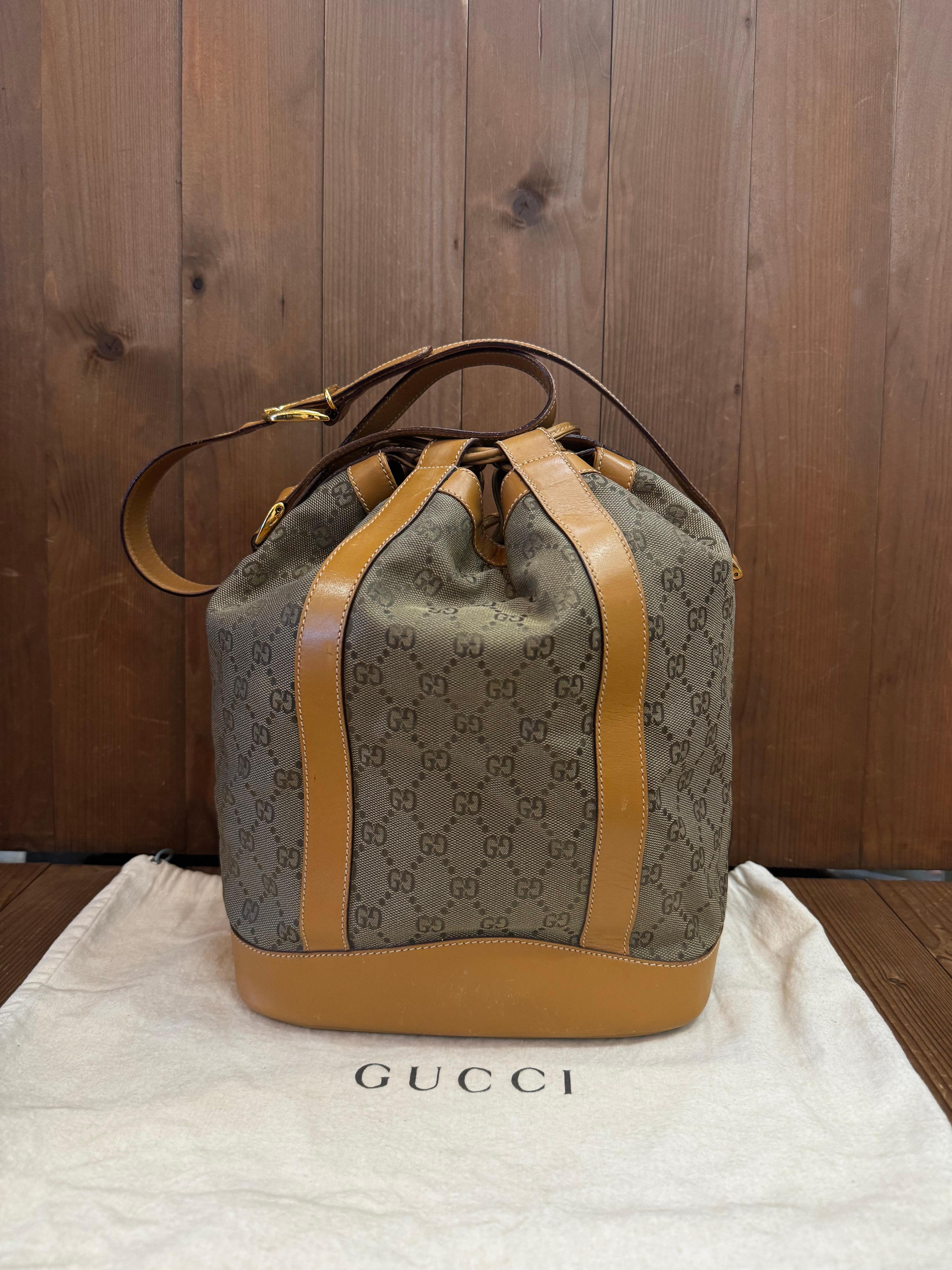 Marron 1990 Vintage GUCCI GG Jacquard Bucket Shoulder Bag Khaki Tan en vente
