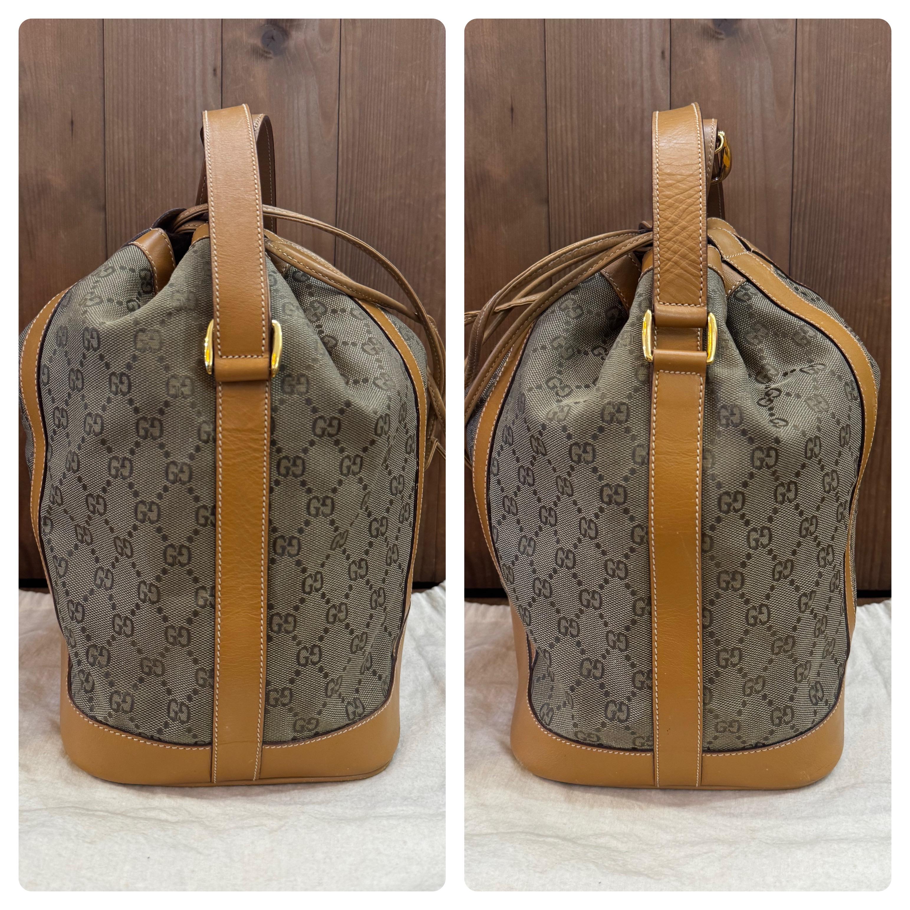 1990 Vintage GUCCI GG Jacquard Bucket Shoulder Bag Khaki Tan Bon état - En vente à Bangkok, TH