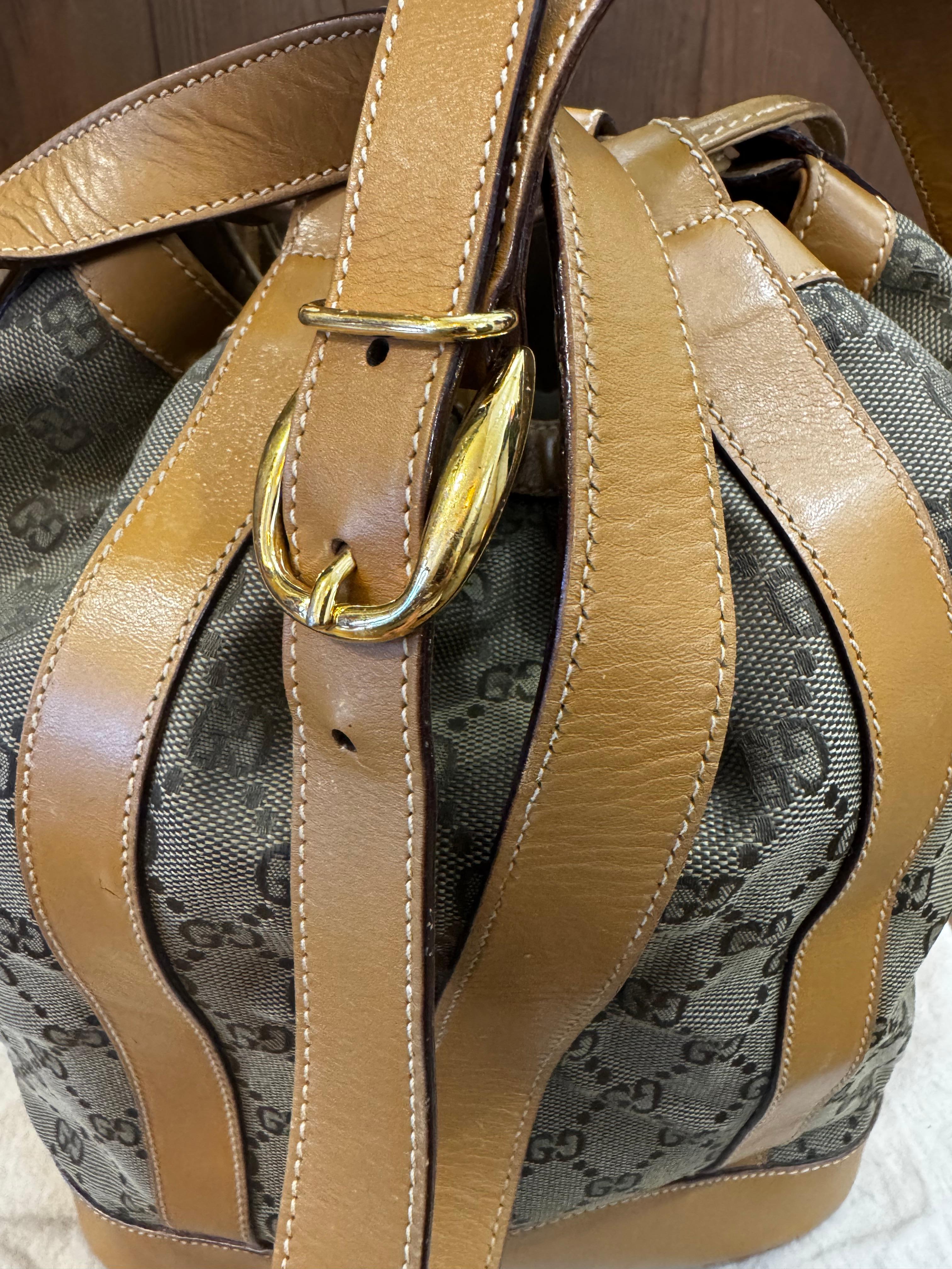 1990 Vintage GUCCI GG Jacquard Bucket Shoulder Bag Khaki Tan en vente 4