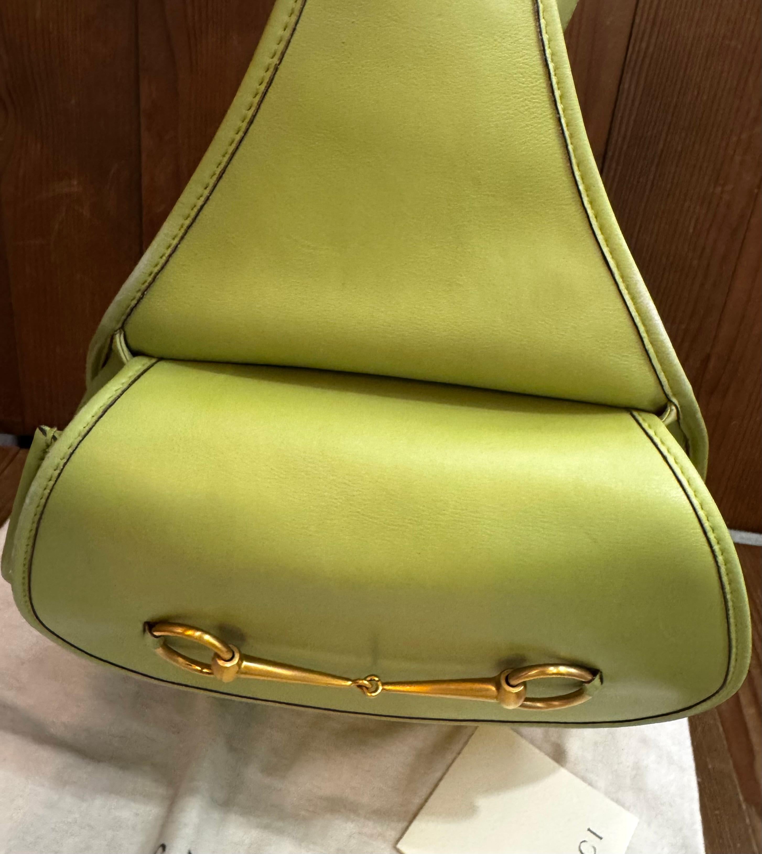 1990s Vintage GUCCI Horsebit Leather Shoulder Sling Bag Green Large 4