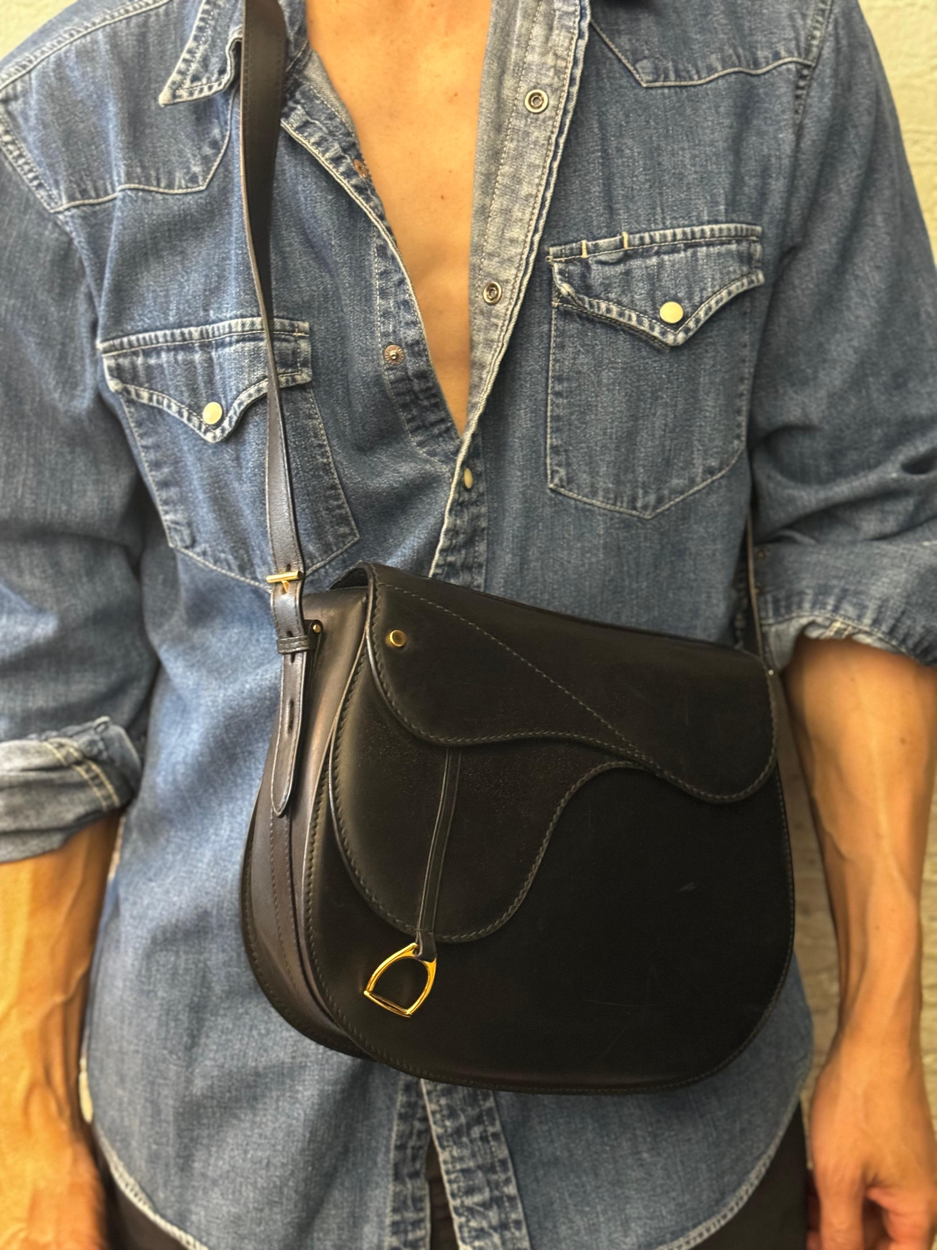 1990s Vintage GUCCI Leather Saddle Structured Shoulder Bag Black Equestrian 1