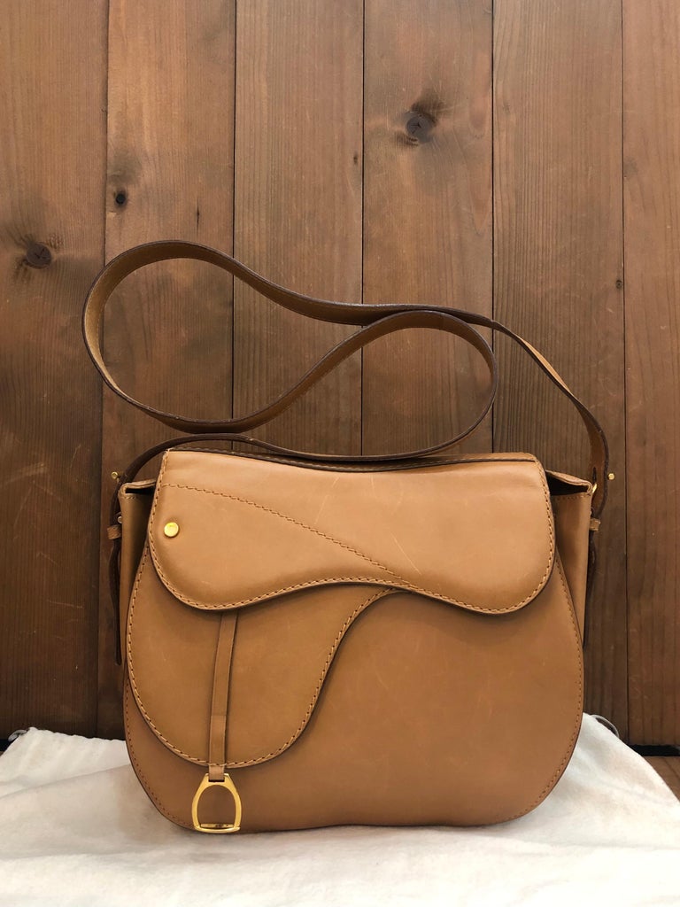 1990s Vintage GUCCI Calfskin Leather Saddle Shoulder Bag