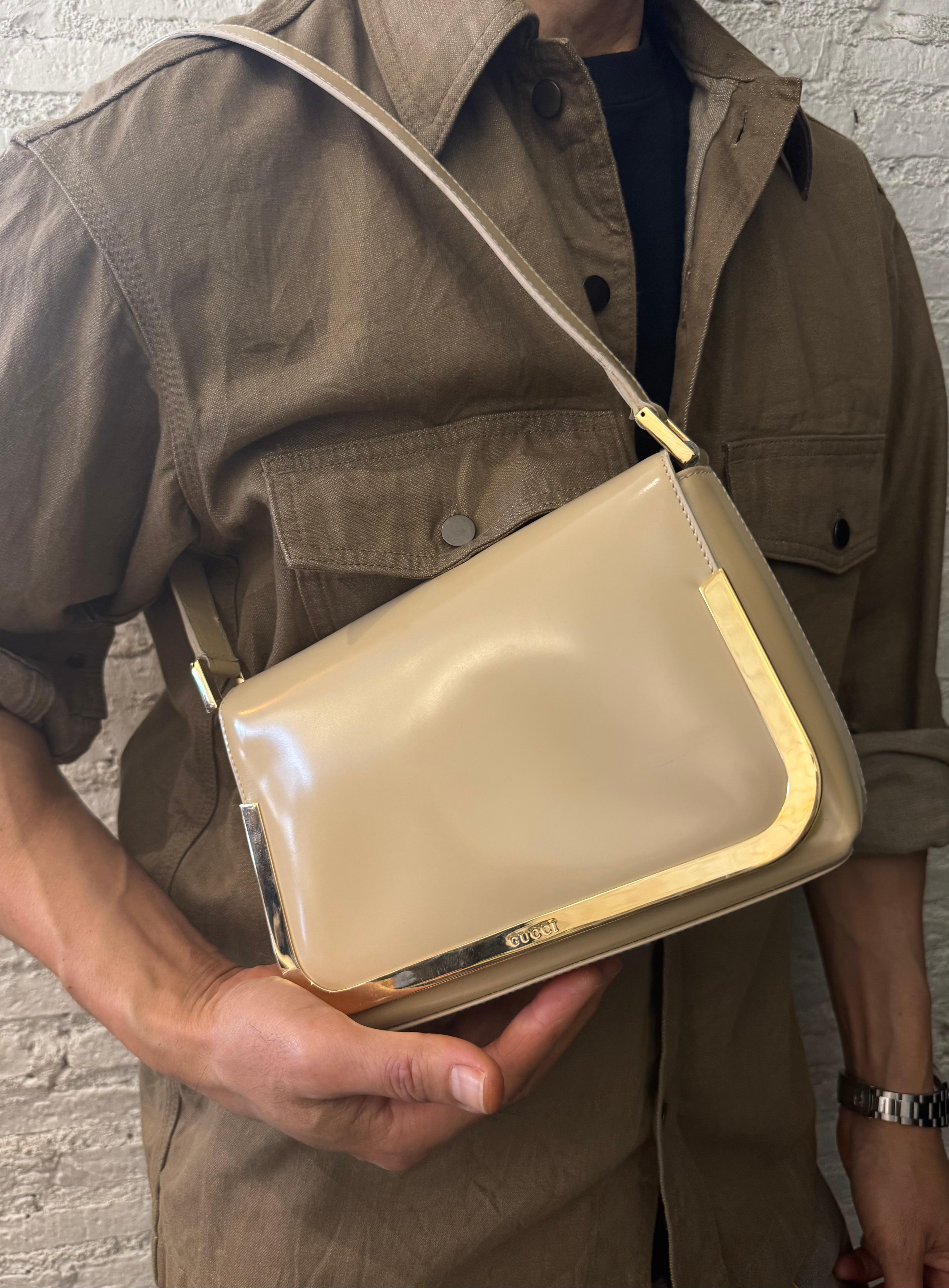1990s Vintage GUCCI Bolsa de hombro de cuero Beige Pequeño en Bueno estado para la venta en Bangkok, TH