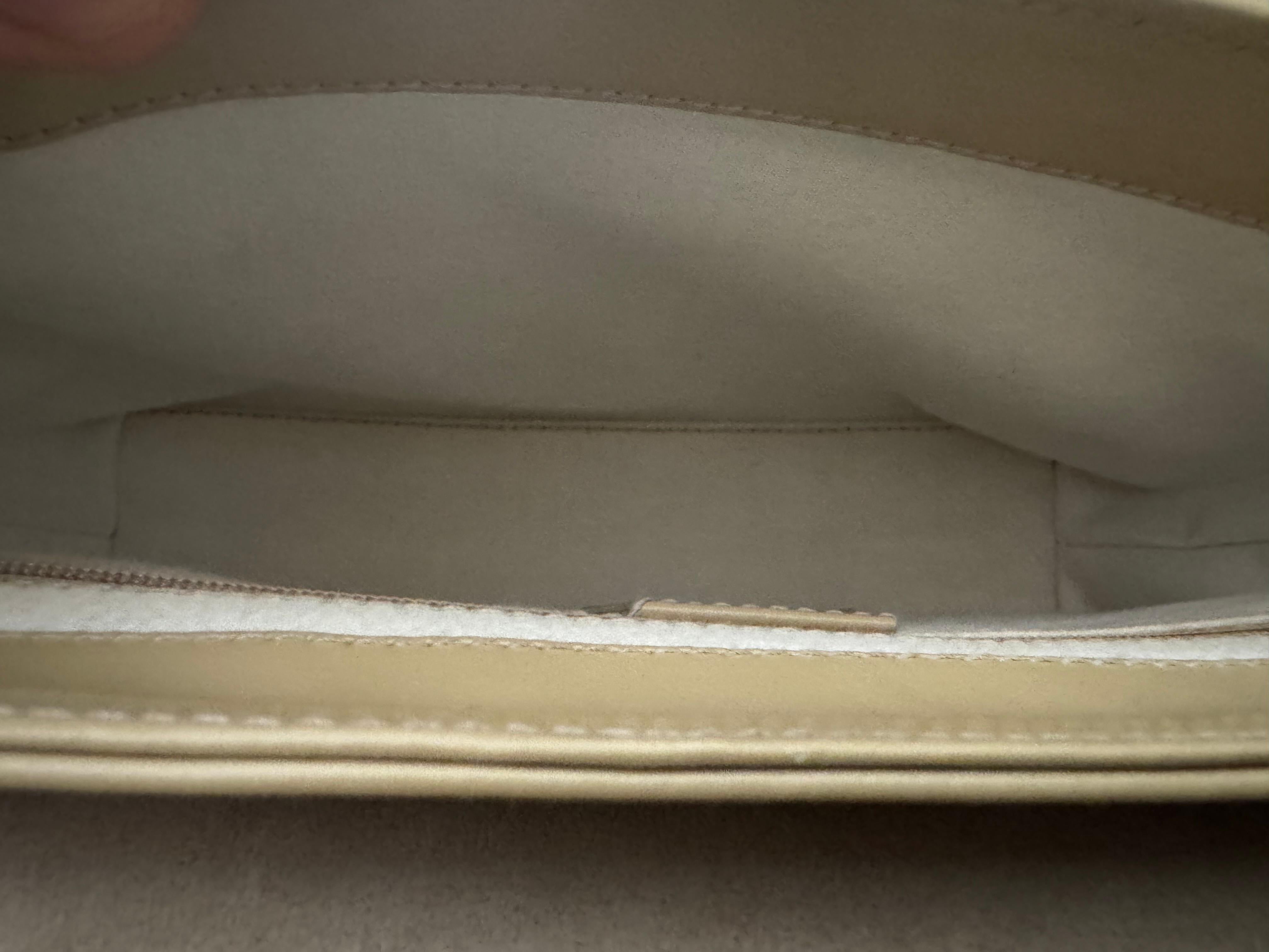 1990s Vintage GUCCI Bolsa de hombro de cuero Beige Pequeño en venta 3