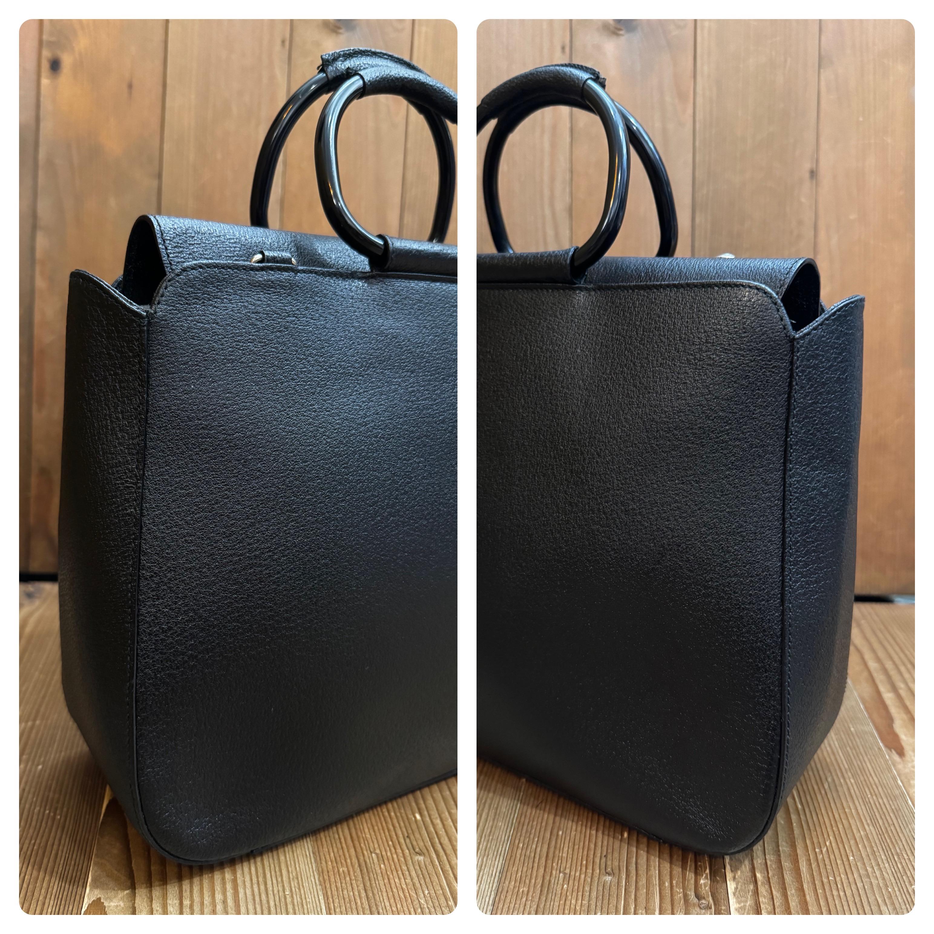 Women's or Men's 1990s Vintage GUCCI Leather Tote Bag Black Medium For Sale