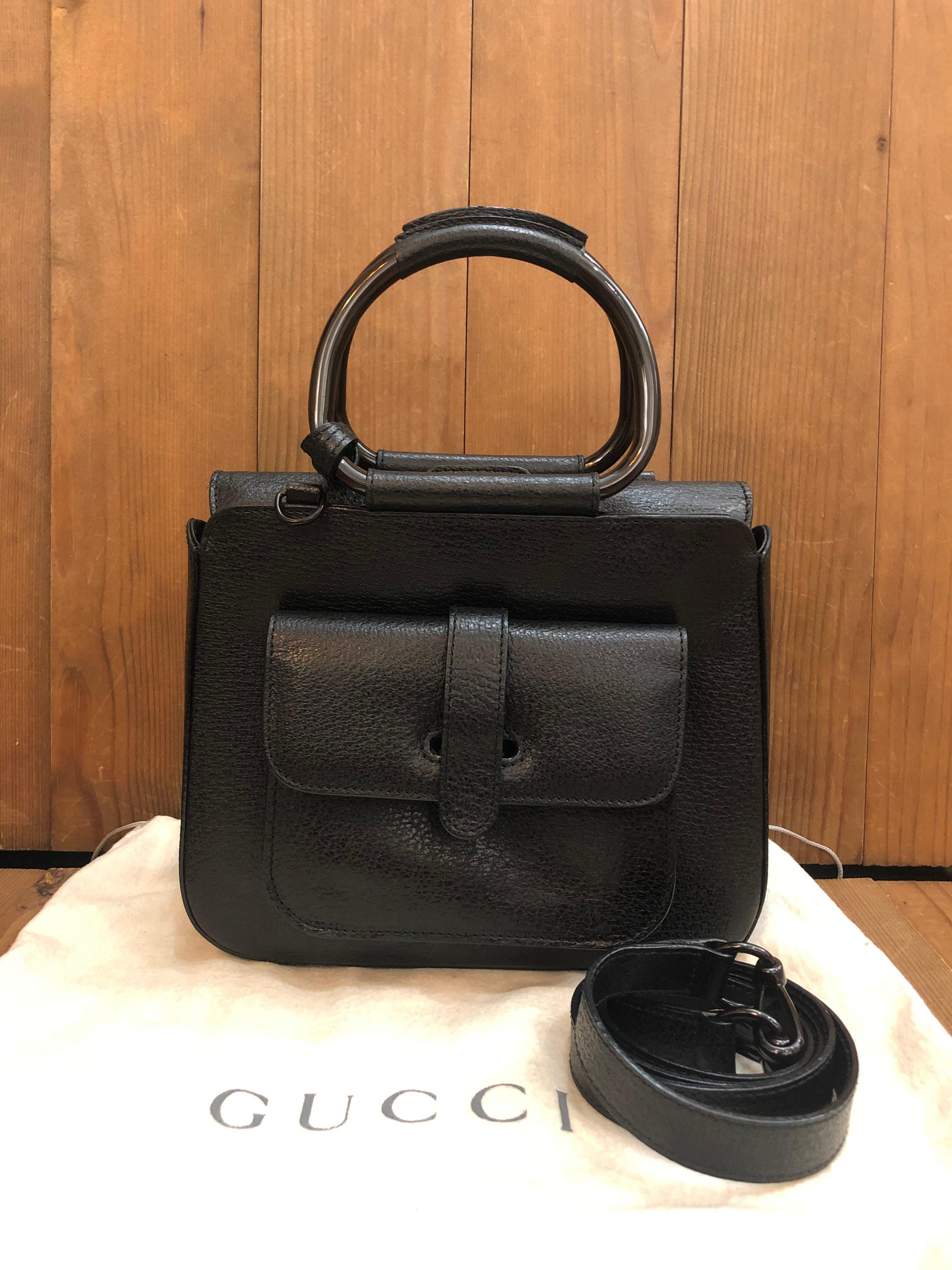 1990s Vintage GUCCI Two-Way Leather Crossbody Bag Black Small In Good Condition In Bangkok, TH