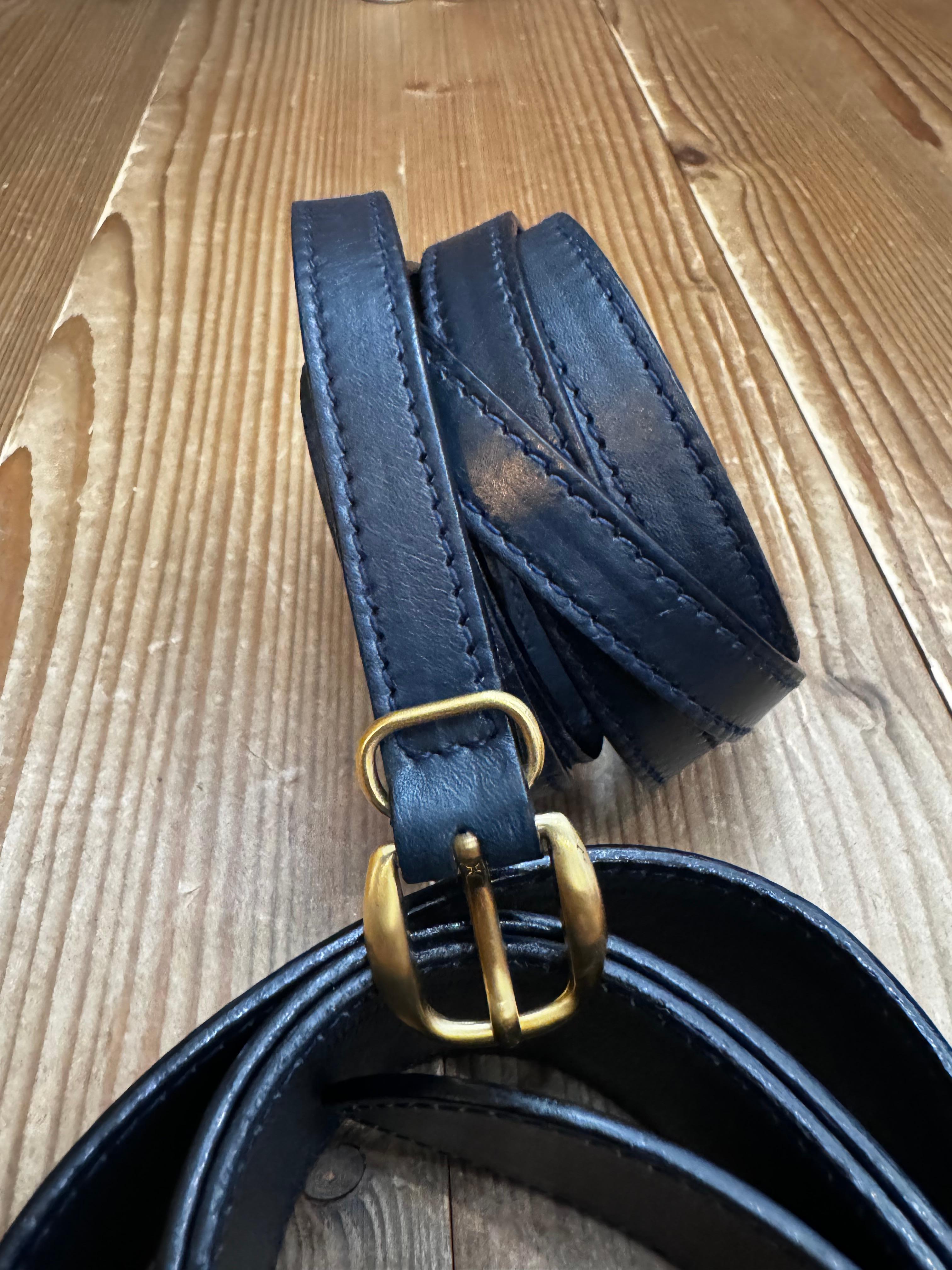 1990s Vintage GUCCI Mini Calfskin Leather Saddle Crossbody Belt Bag Navy Two-Way For Sale 7