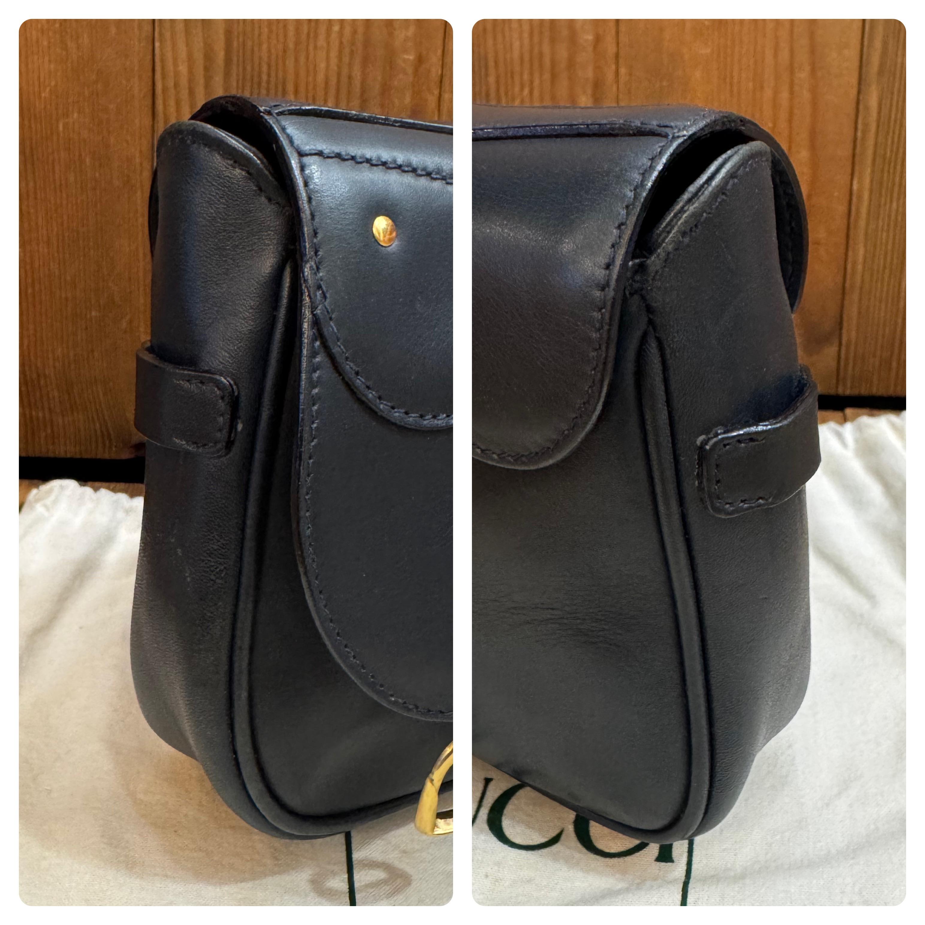 1990s Vintage GUCCI Mini Calfskin Leather Saddle Two-Way Crossbody Belt Bag Navy In Good Condition For Sale In Bangkok, TH