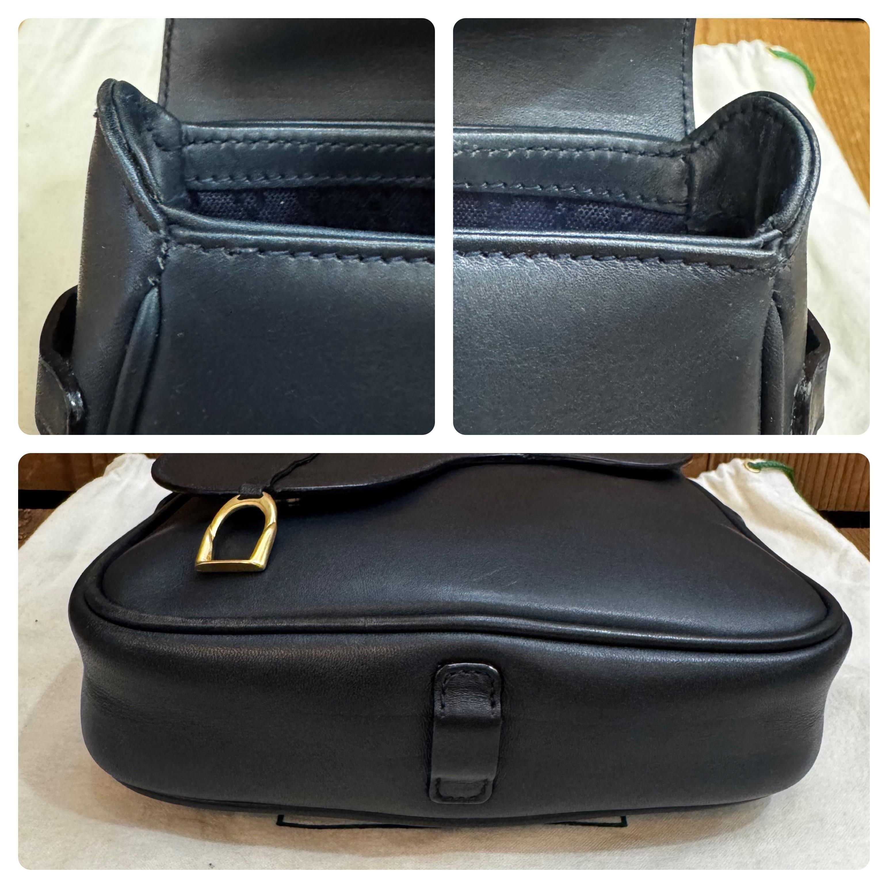 Women's or Men's 1990s Vintage GUCCI Mini Calfskin Leather Saddle Two-Way Crossbody Belt Bag Navy For Sale