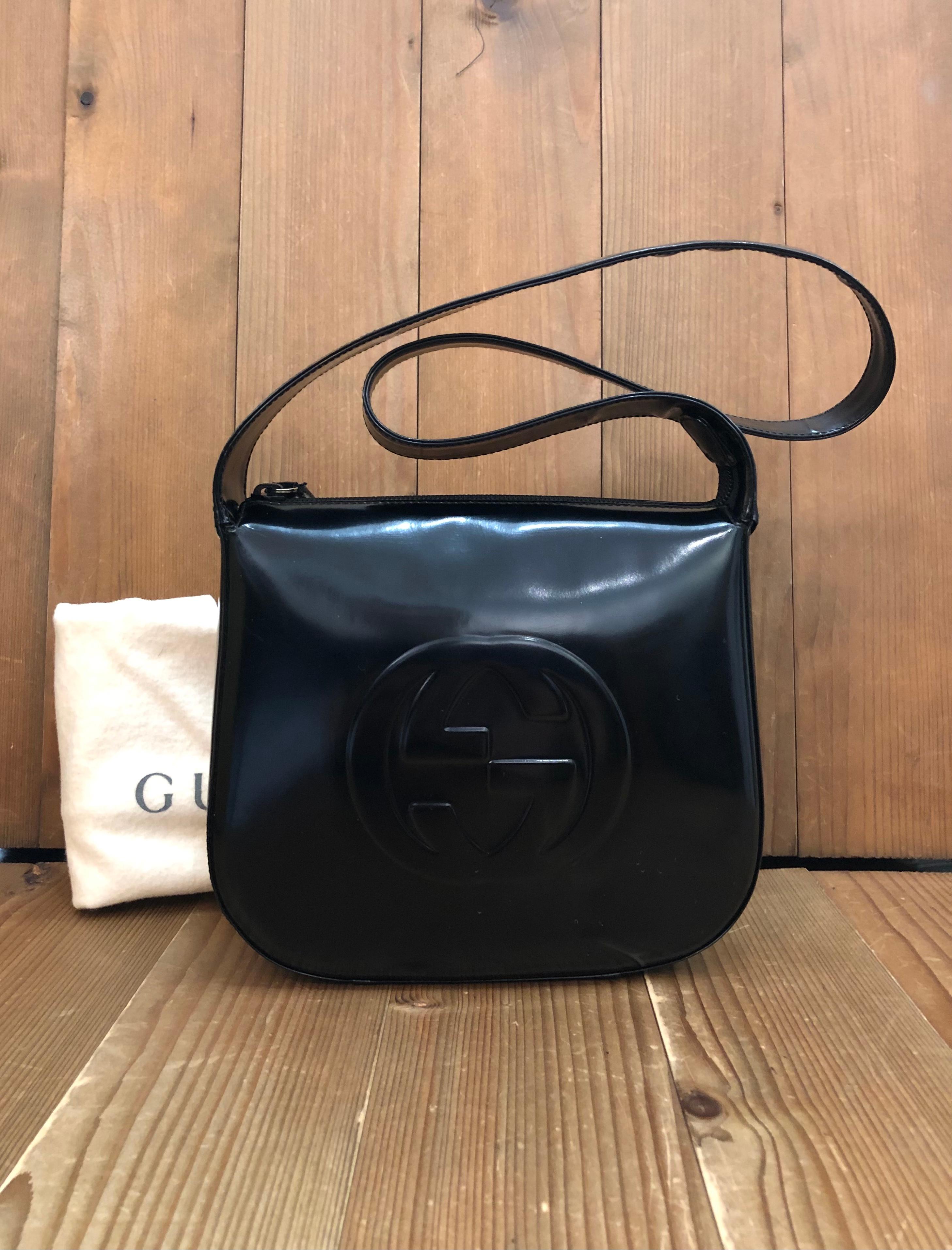 1990s Vintage GUCCI Small Hobo Shoulder Bag Polished Leather Black  In Good Condition For Sale In Bangkok, TH