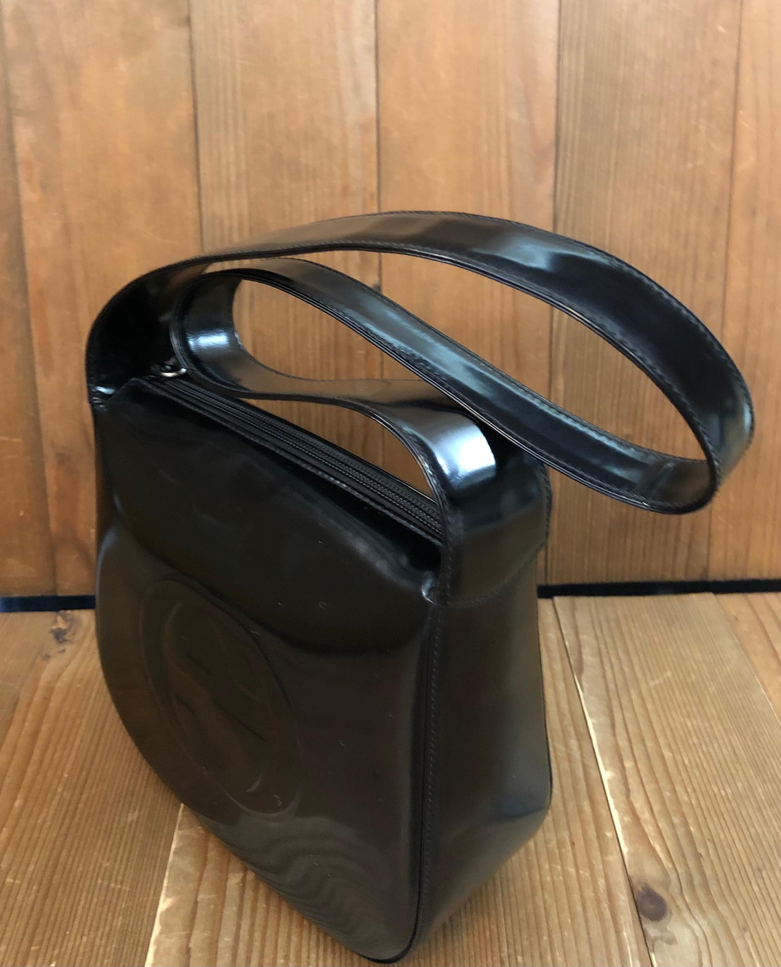 1990s Vintage GUCCI Small Hobo Shoulder Bag Polished Leather Black  For Sale 4