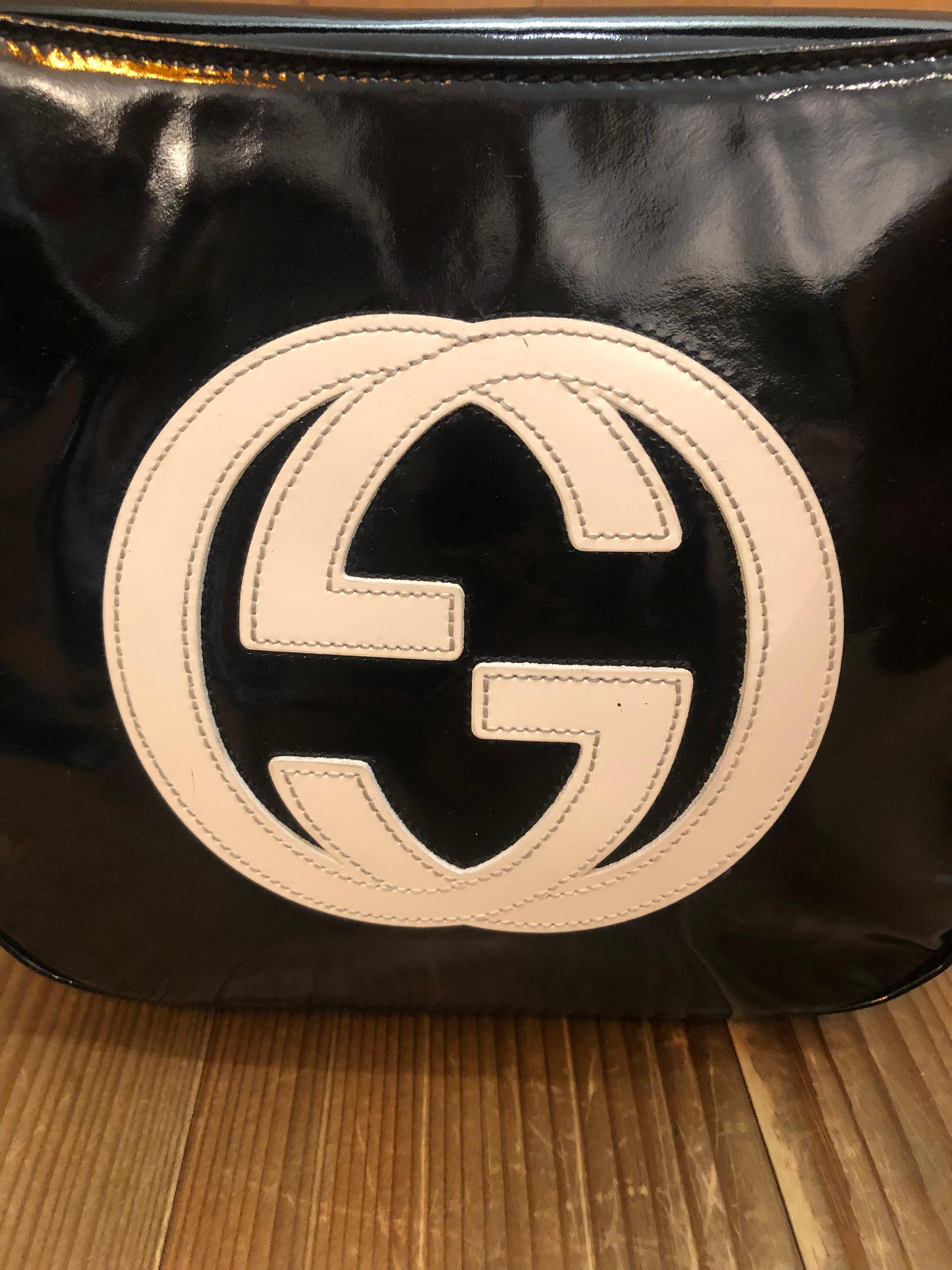 1990s Vintage GUCCI Mini Hobo Handbag Patent Leather Black  For Sale 6