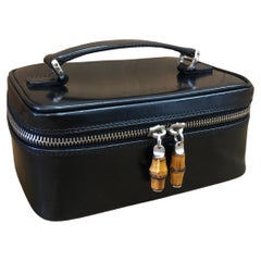 1990er Vintage GUCCI Mini-Schminktasche/Handtasche aus poliertem Leder in Schwarz