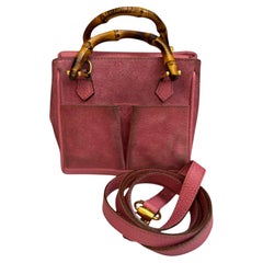 Borsa a tracolla vintage Gucci degli anni '90, in mini pelle nabuk con motivo Bamboo, rosa, con doppio sistema di chiusura