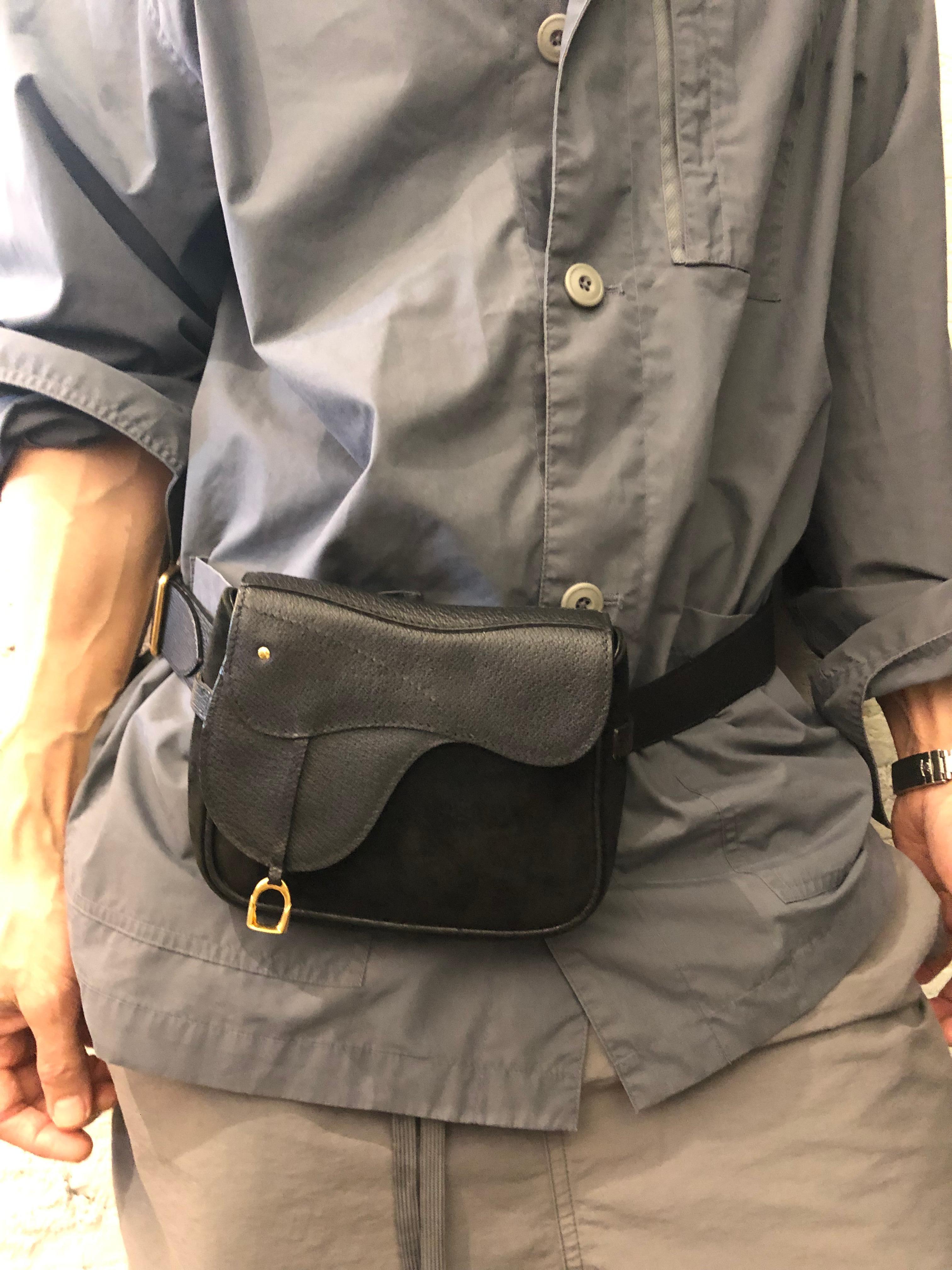 1990 Vintage GUCCI Mini sac à ceinture en cuir nubuck Noir  Unisexe en vente