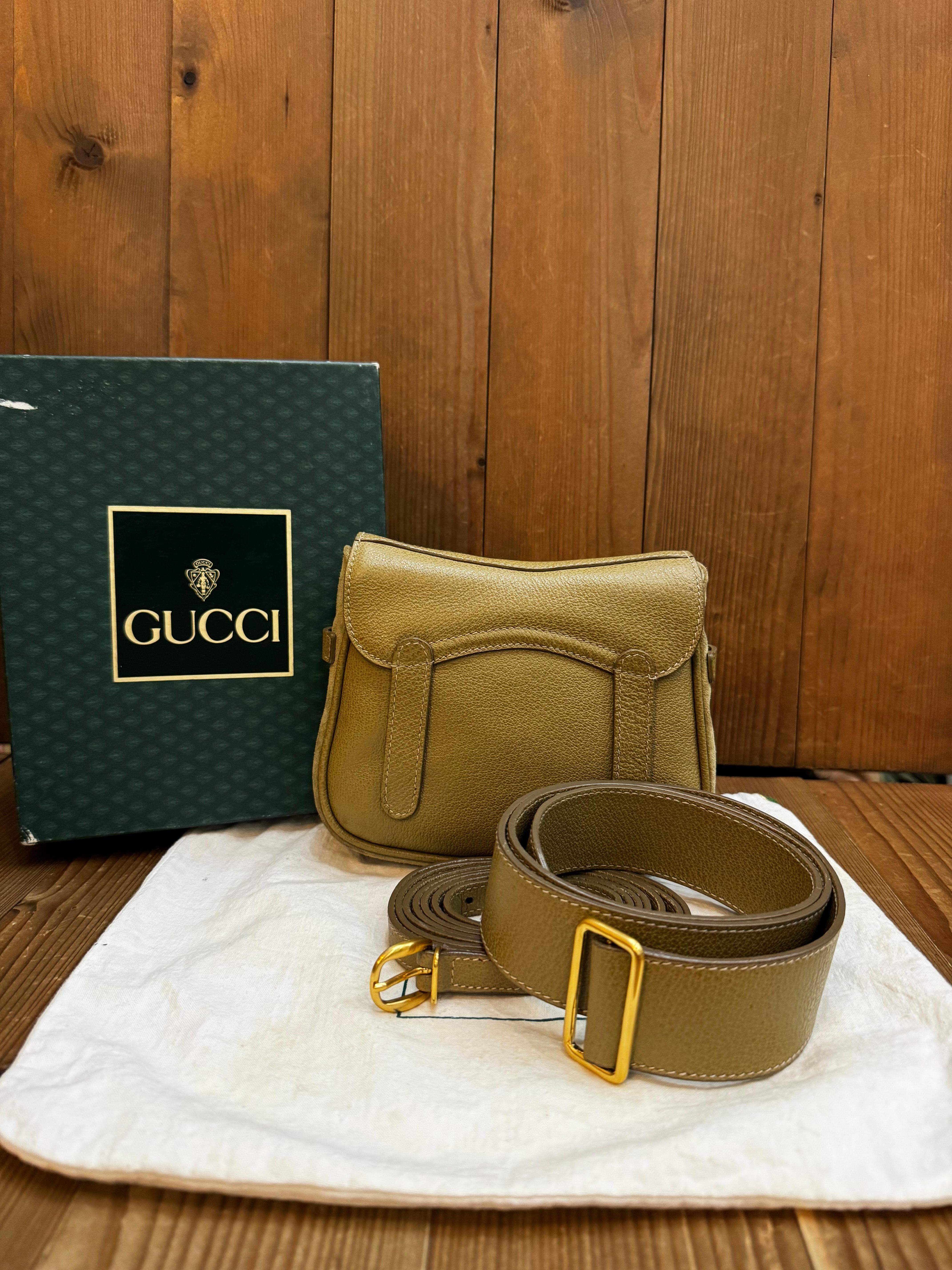 1990s Vintage GUCCI Mini Nubuck Leather Two-Way Saddle Crossbody Belt Bag Khaki In Good Condition For Sale In Bangkok, TH