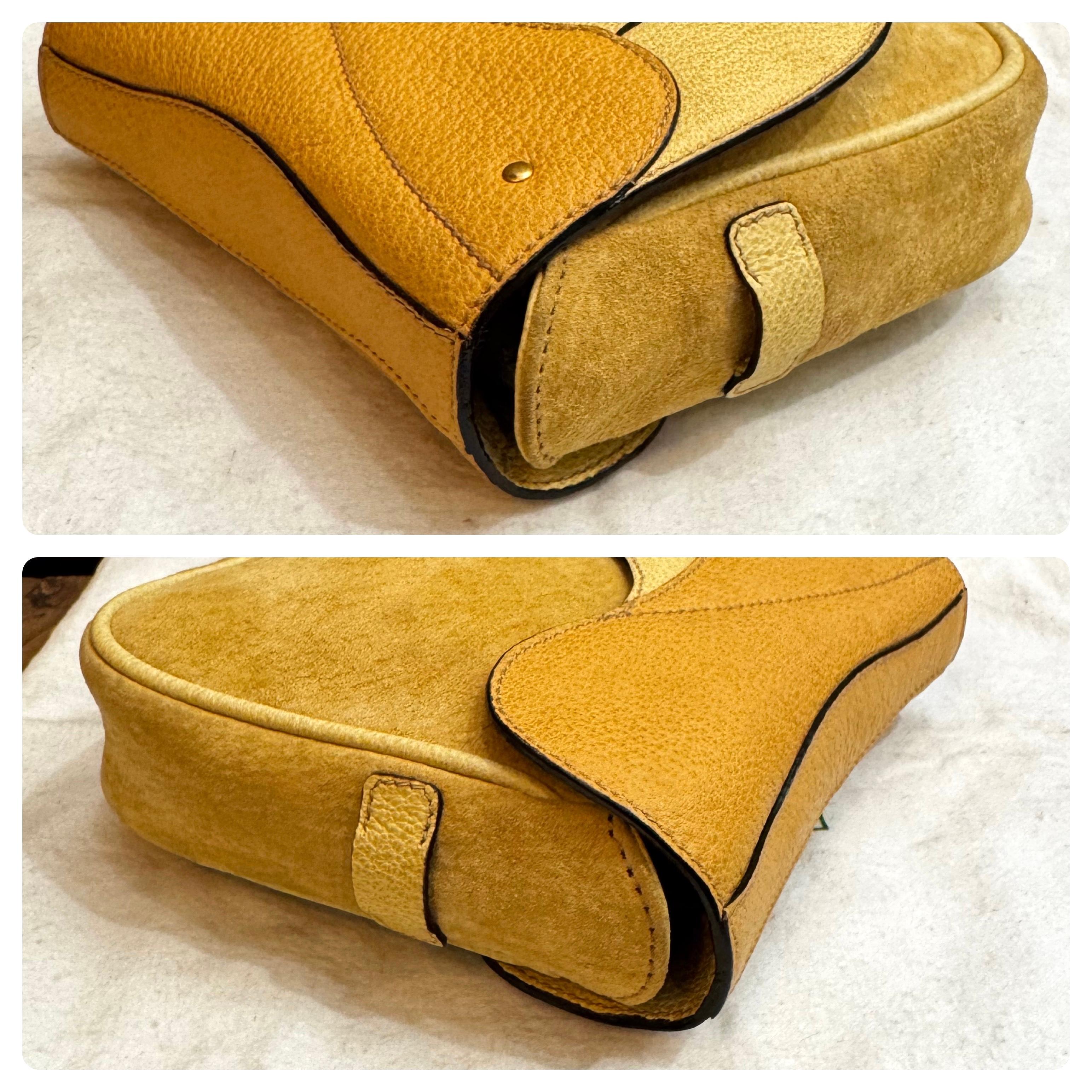1990s Vintage GUCCI Mini Nubuck Leather Two-Way Saddle Crossbody Belt Bag Amarillo en venta 2