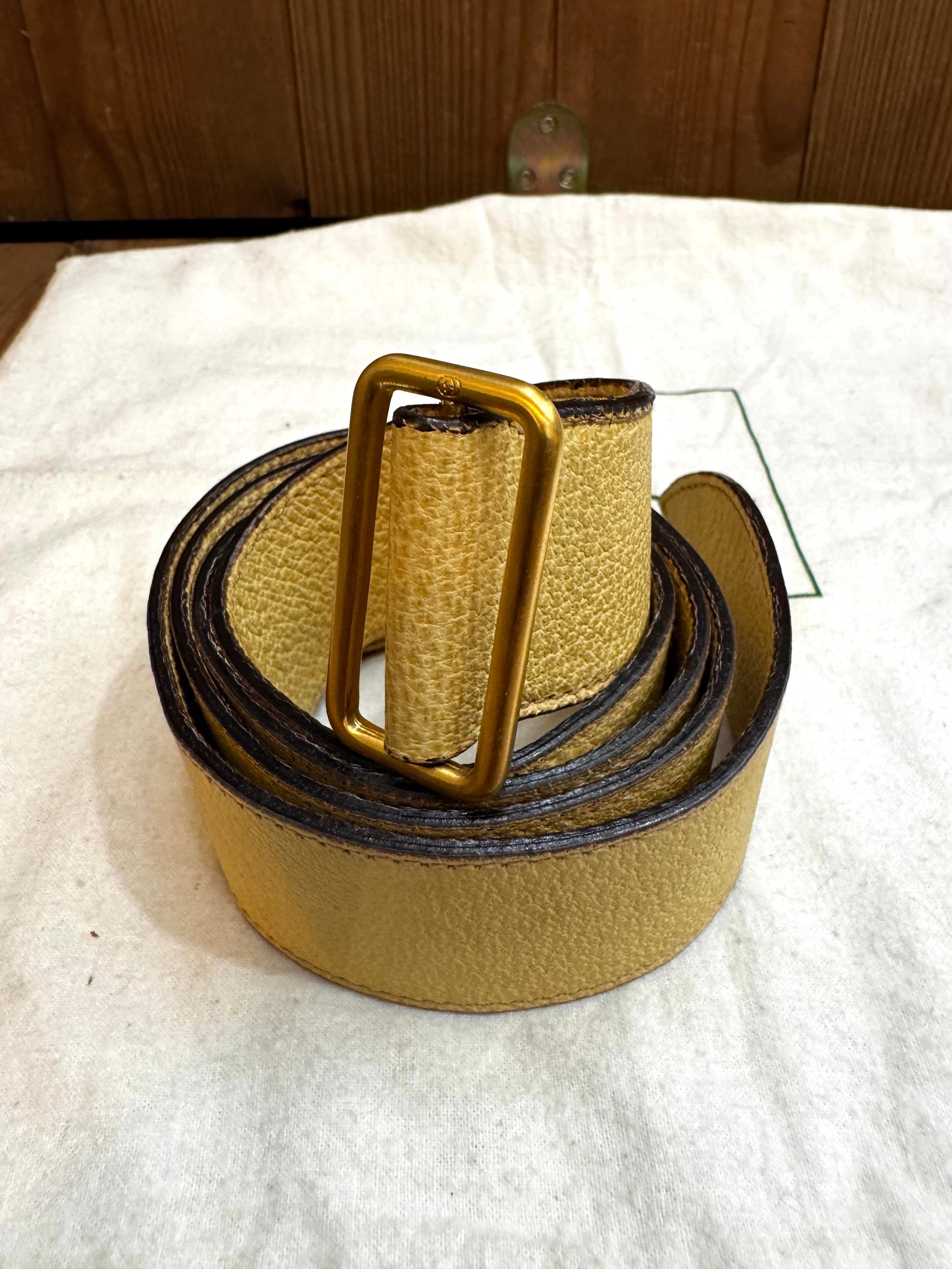 1990s Vintage GUCCI Mini Nubuck Leather Two-Way Saddle Crossbody Belt Bag Amarillo en venta 5
