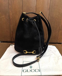 GUCCI Vintage-Bucket-Bag aus Nubukleder mit Horsebit-Motiv aus den 1990er Jahren, schwarz, klein