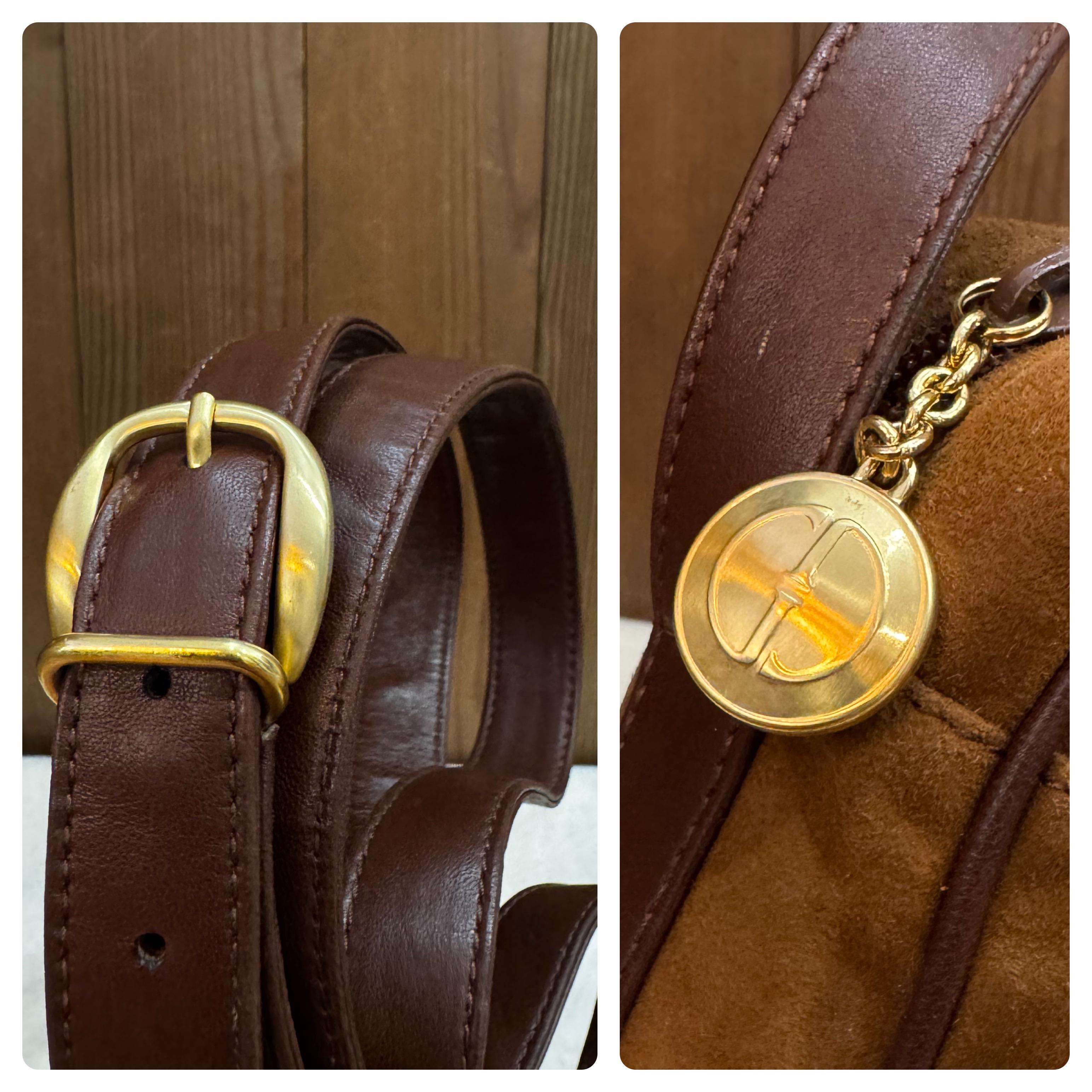 1990s Vintage GUCCI Nubuck Horsebit Camera Bag Brown Small Unisex For Sale 3